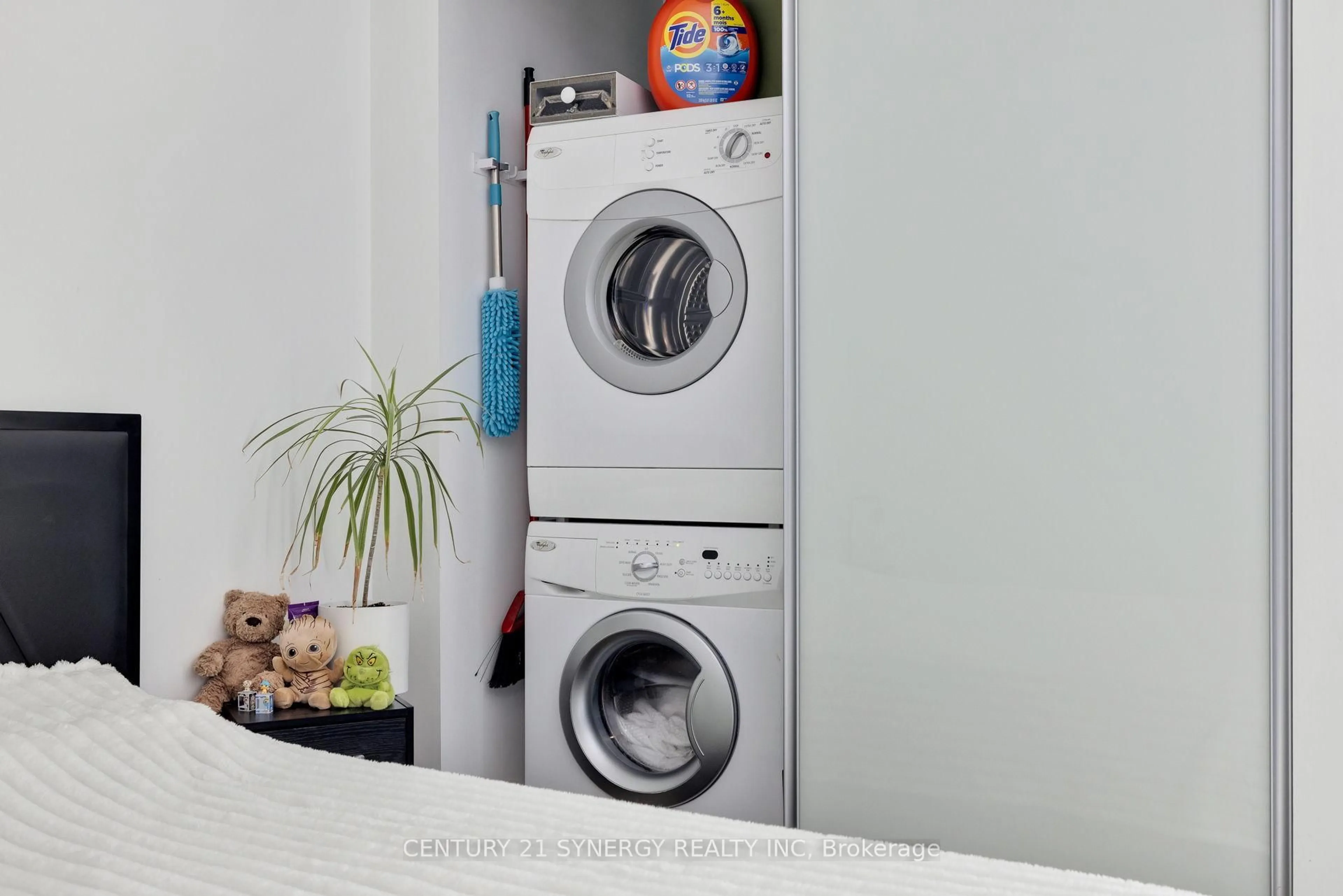 Laundry room for 199 Slater St #705, Ottawa Ontario K1P 0C8
