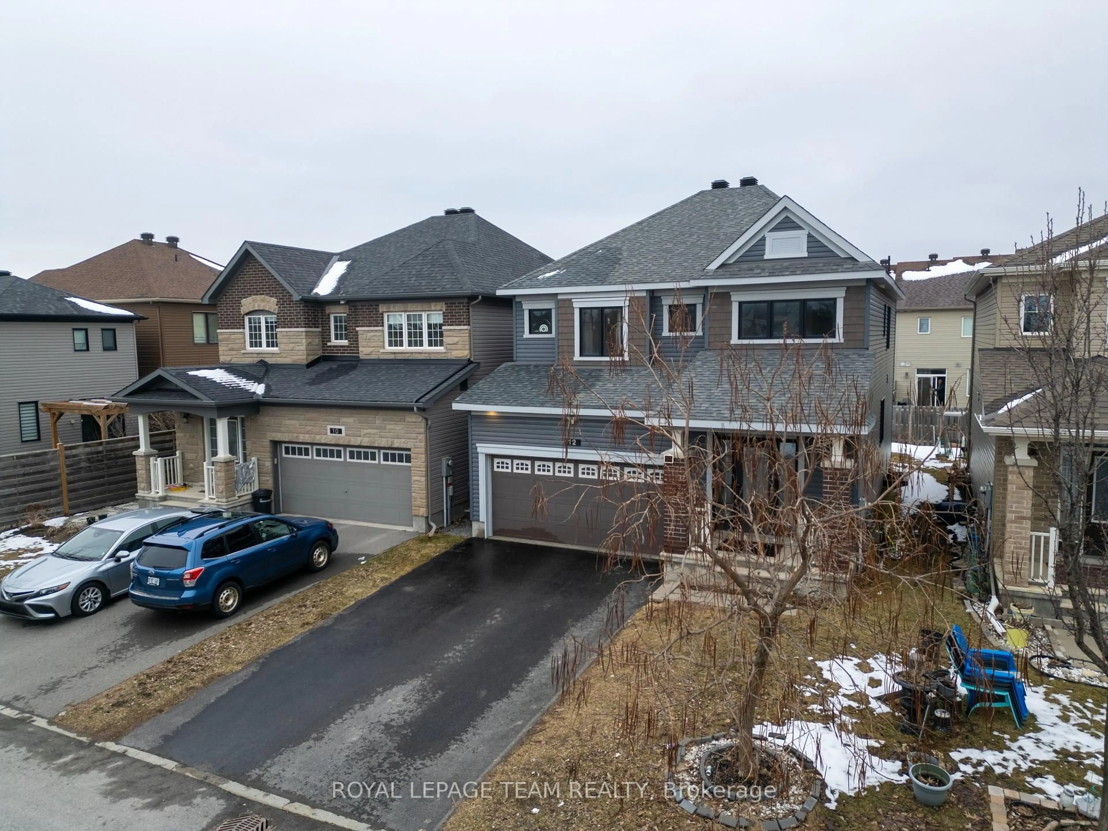 A pic from outside/outdoor area/front of a property/back of a property/a pic from drone, street for 12 Knockaderry Cres, Ottawa Ontario K2C 3H2