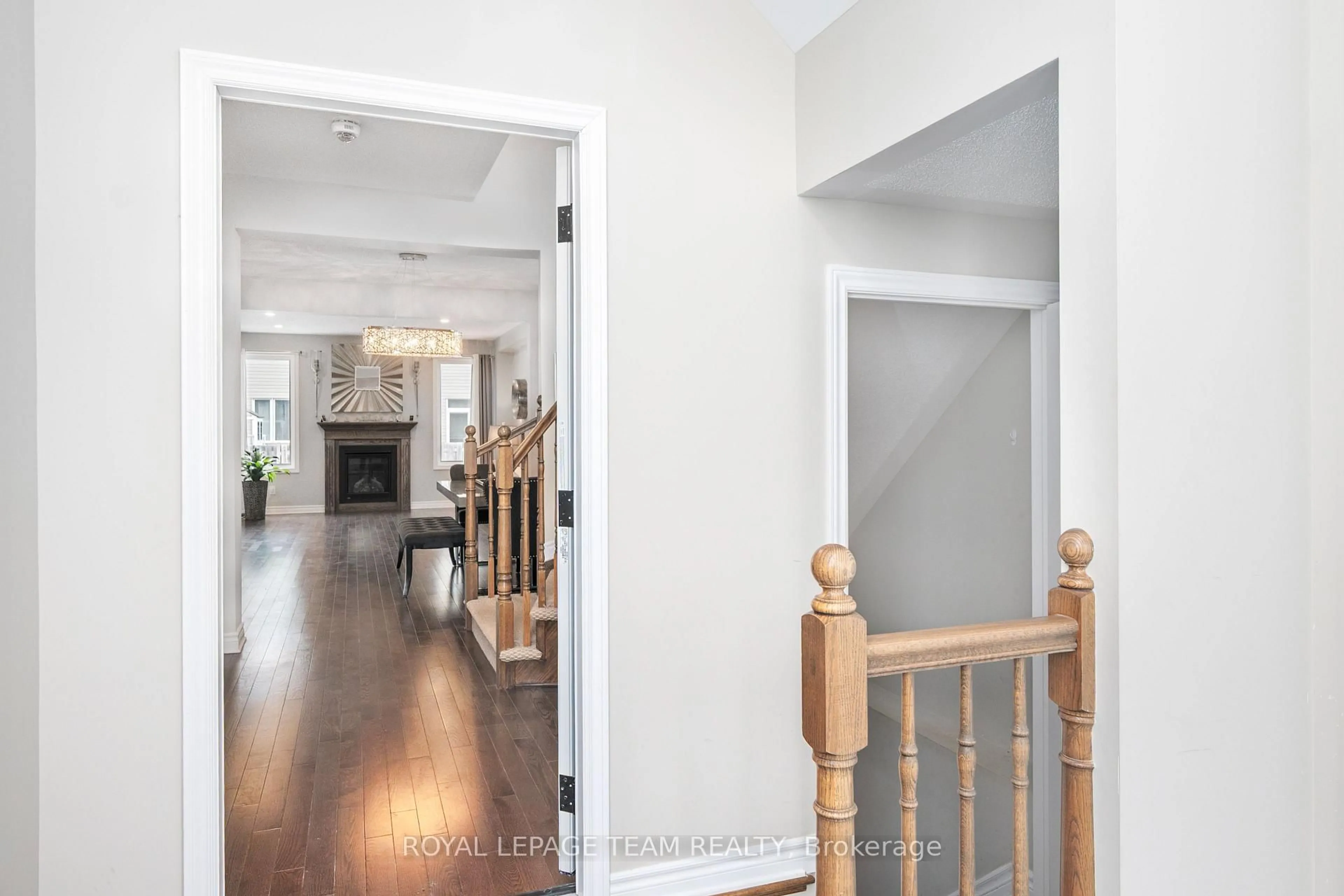 Indoor entryway for 12 Knockaderry Cres, Ottawa Ontario K2C 3H2
