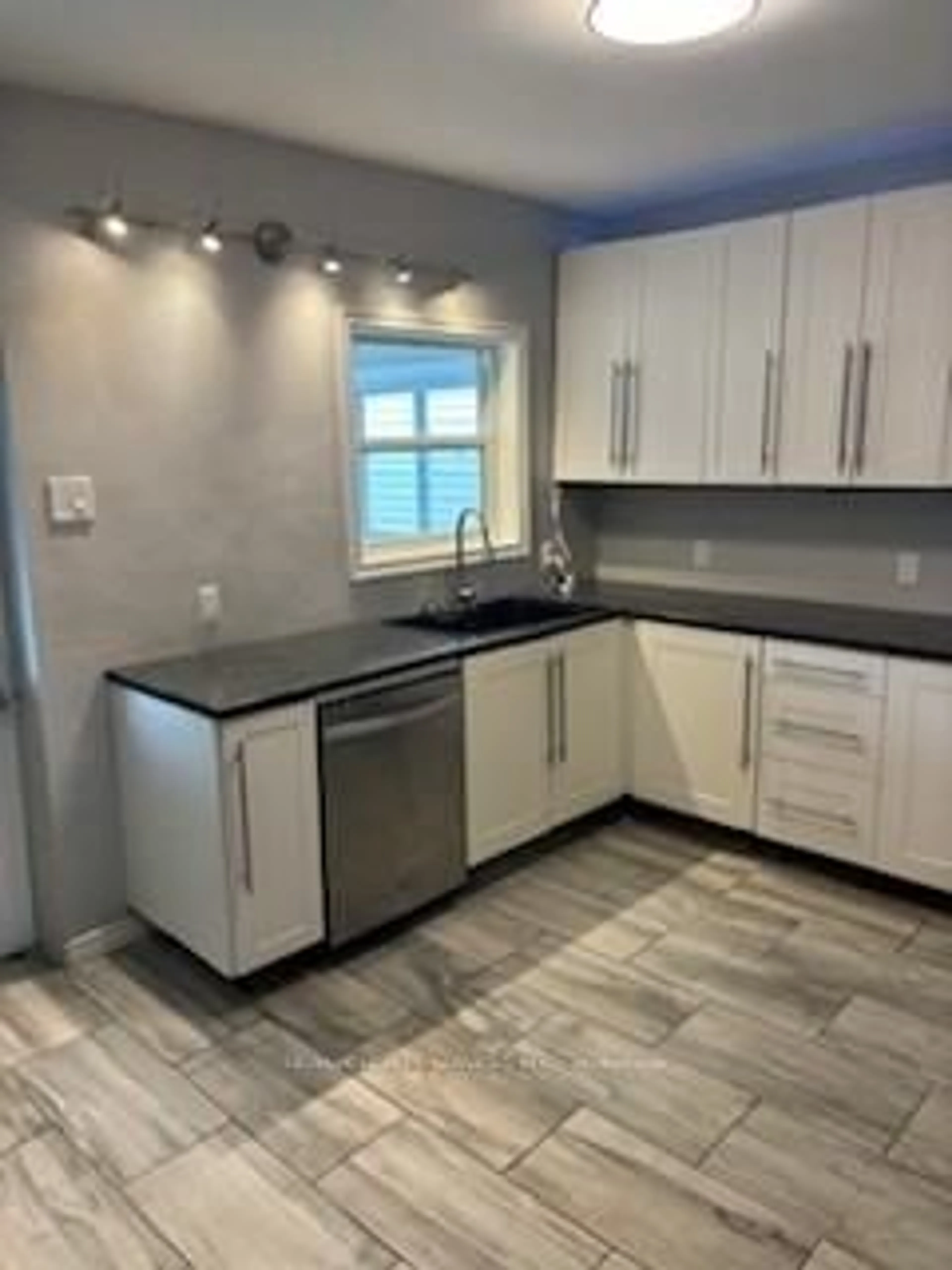 Unknown for 14 Clinton St, Hamilton Ontario L8L 3J8