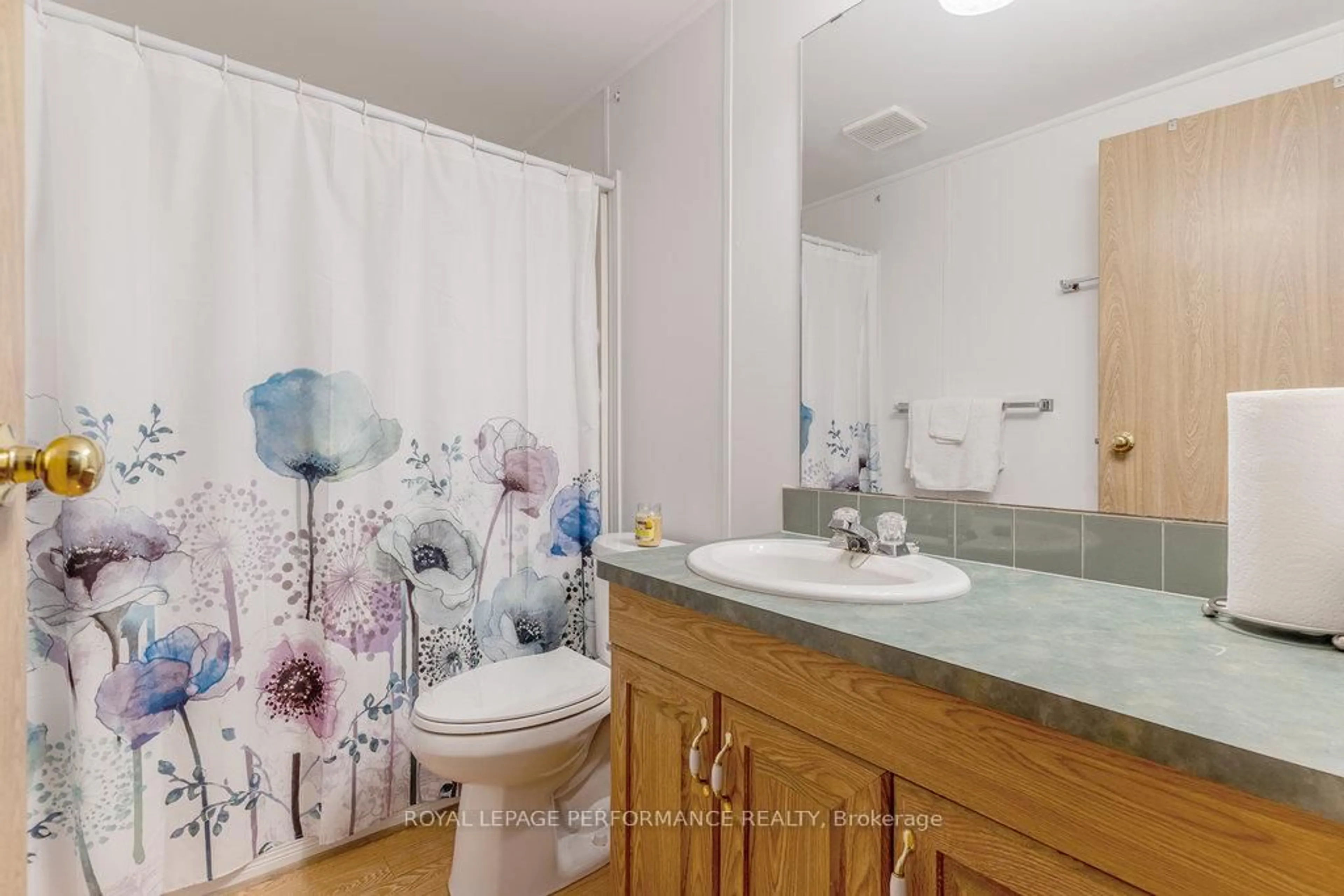 Standard bathroom, unknown for 1080 Teena Colleen Private, Greely Ontario K4P 1C6