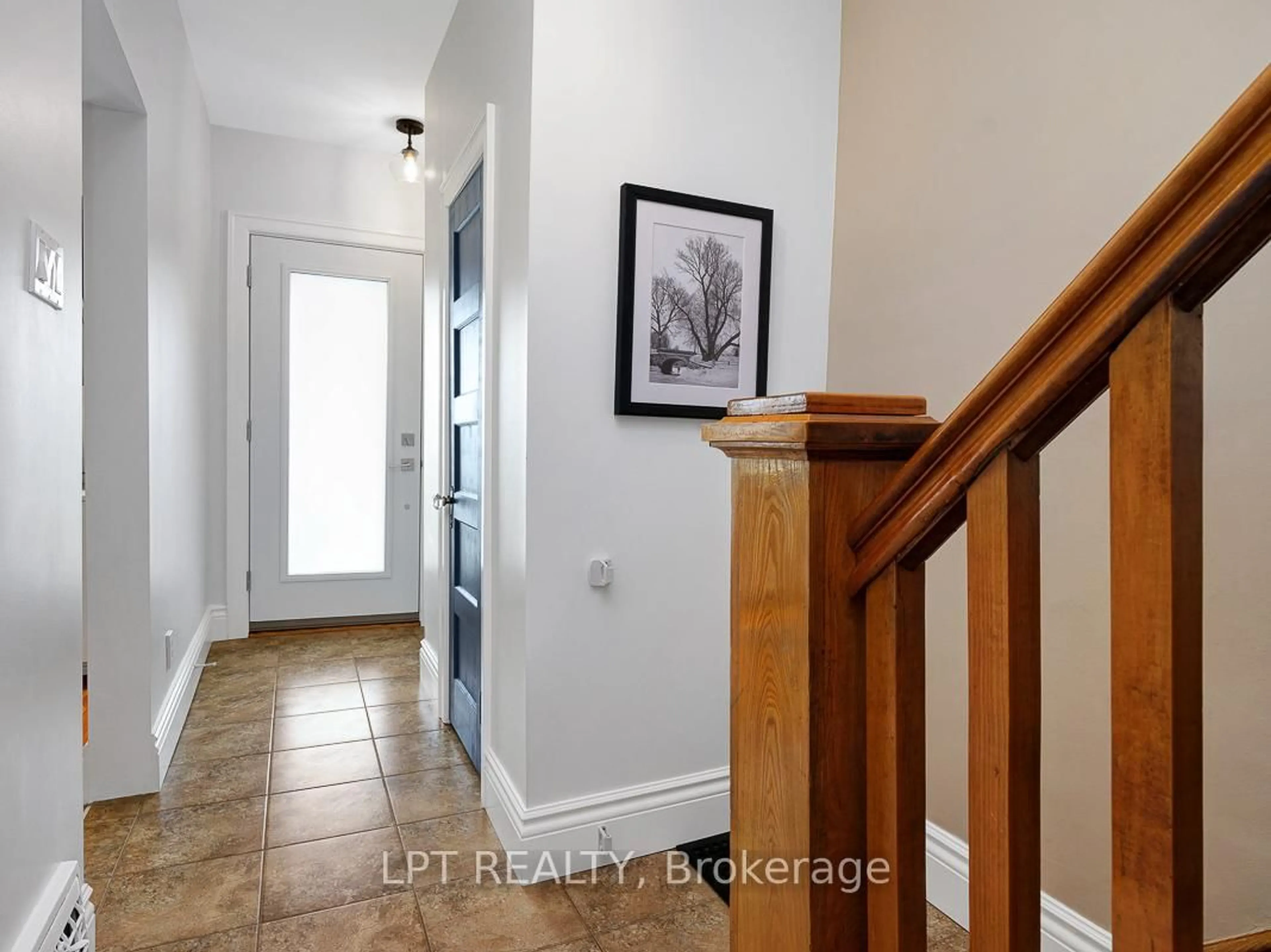 Indoor entryway for 223 Cowley Ave, Ottawa Ontario K1Y 0G8