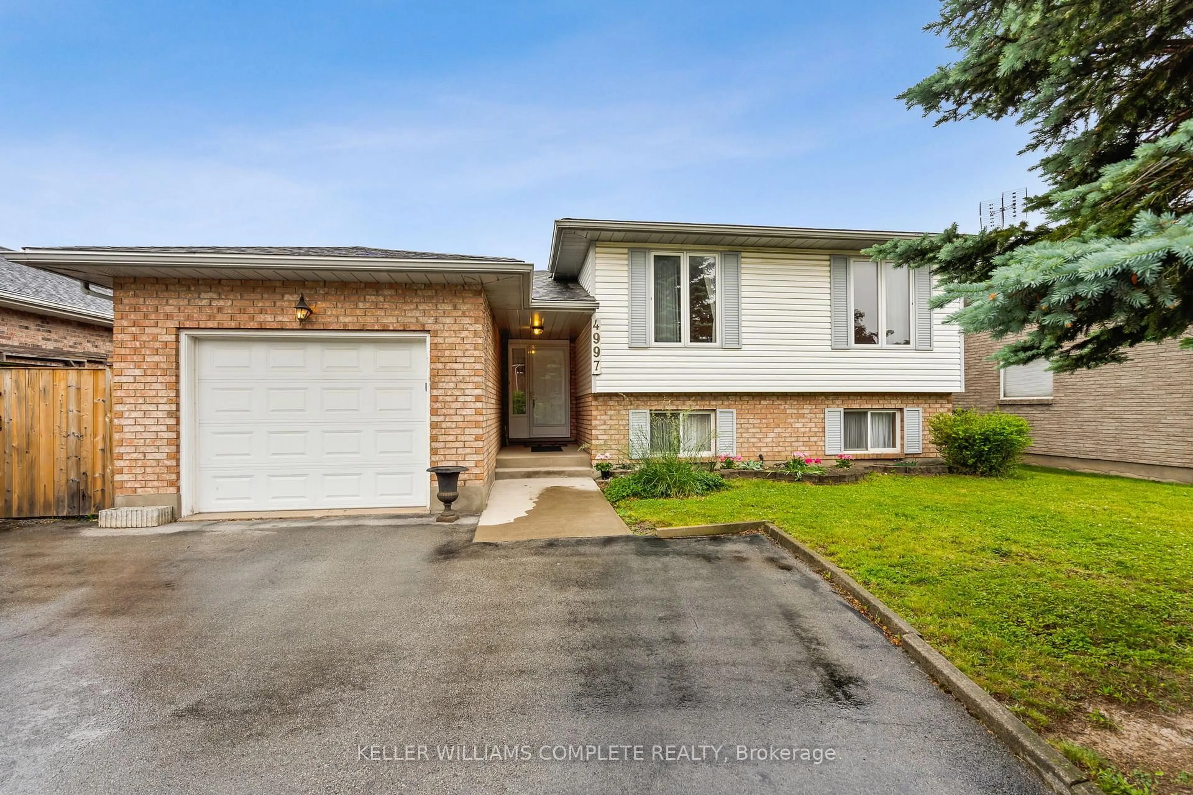Home with brick exterior material, street for 4997 Southview Ave, Niagara Falls Ontario L2H 2X4