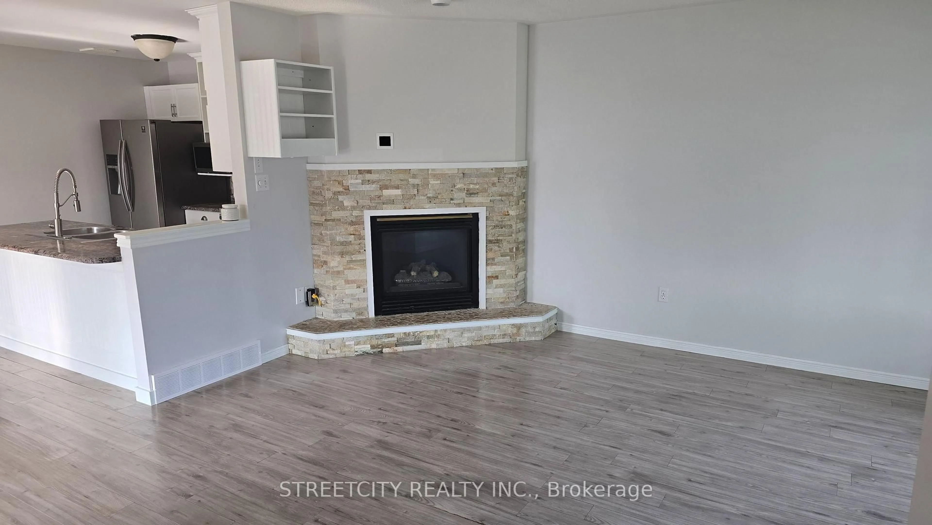 Unknown for 18 Rodney Cres, St. Thomas Ontario N5R 6E1