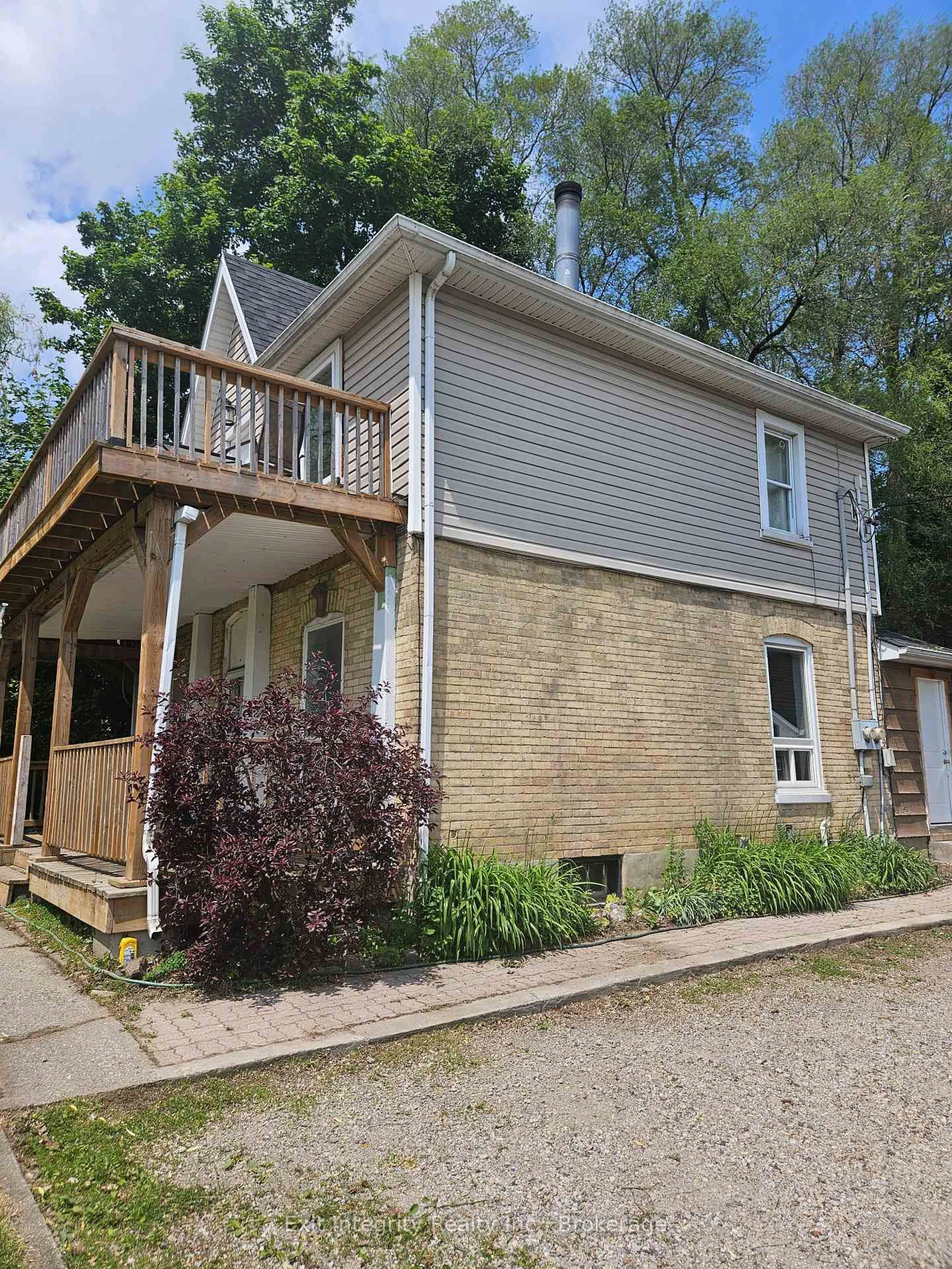 Home with vinyl exterior material, street for 94 Cedar St, Cambridge Ontario N1S 1V9