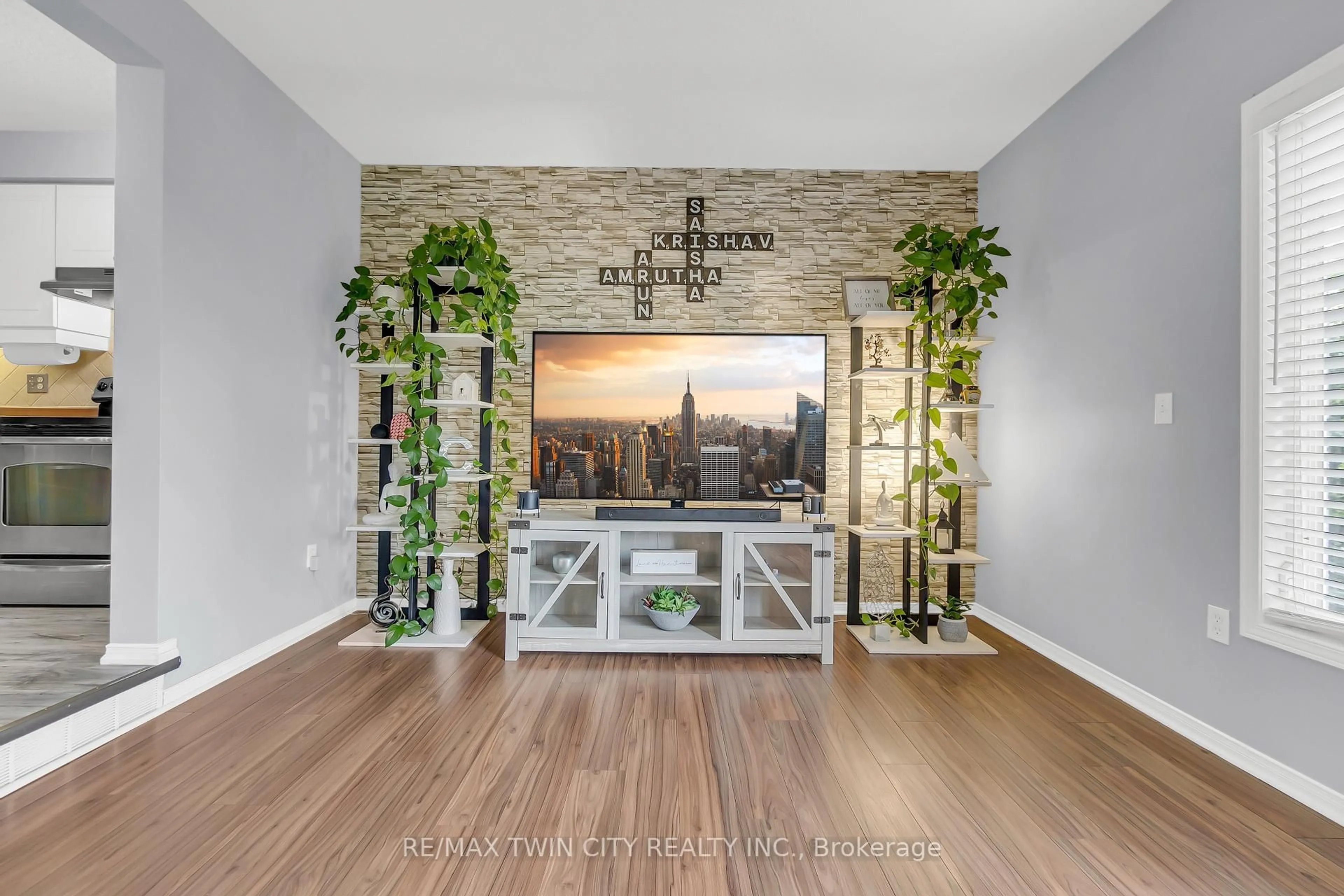 Indoor entryway for 556 Dansbury Dr, Waterloo Ontario N2K 4E2