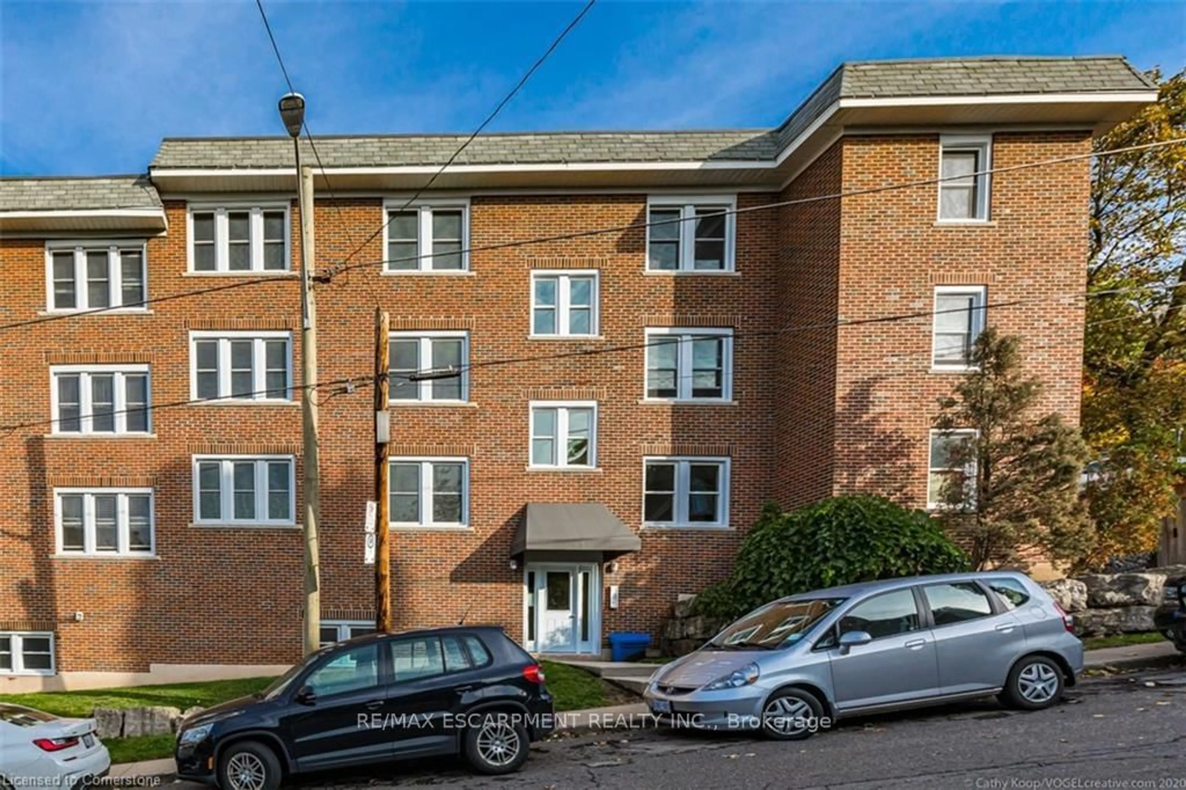 A pic from outside/outdoor area/front of a property/back of a property/a pic from drone, street for 25 Mountwood Dr #14, Hamilton Ontario L8N 2G8
