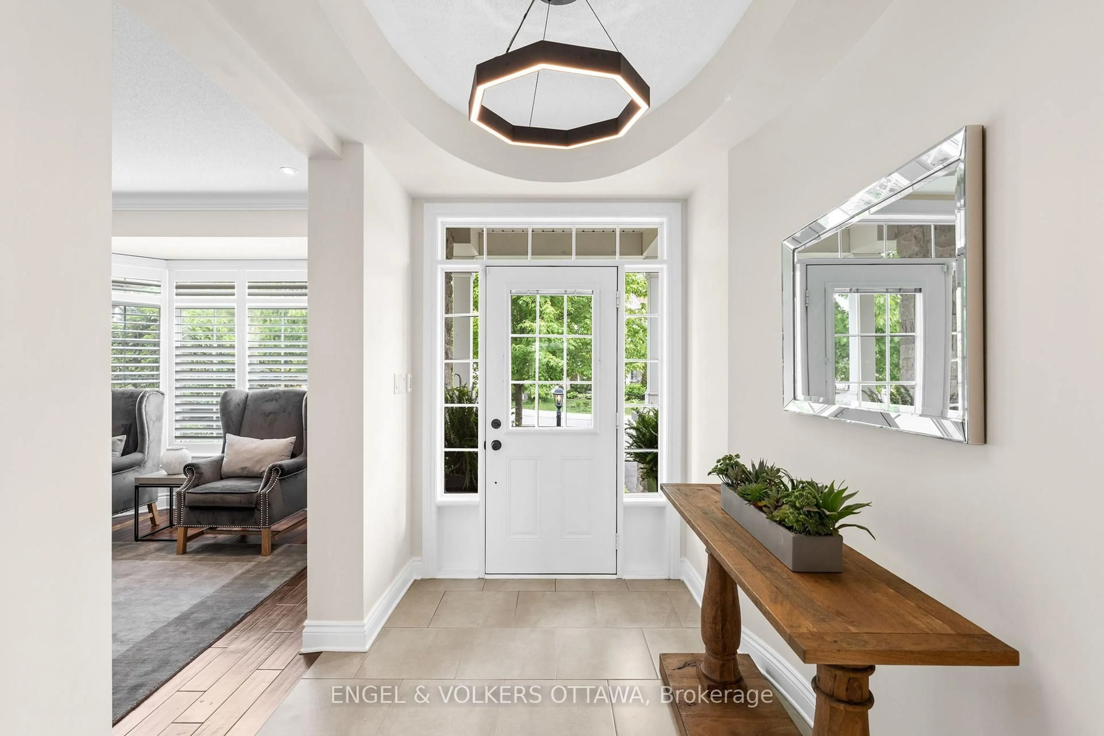 Indoor entryway for 164 CHENOA Way, Ottawa Ontario K2J 0W8