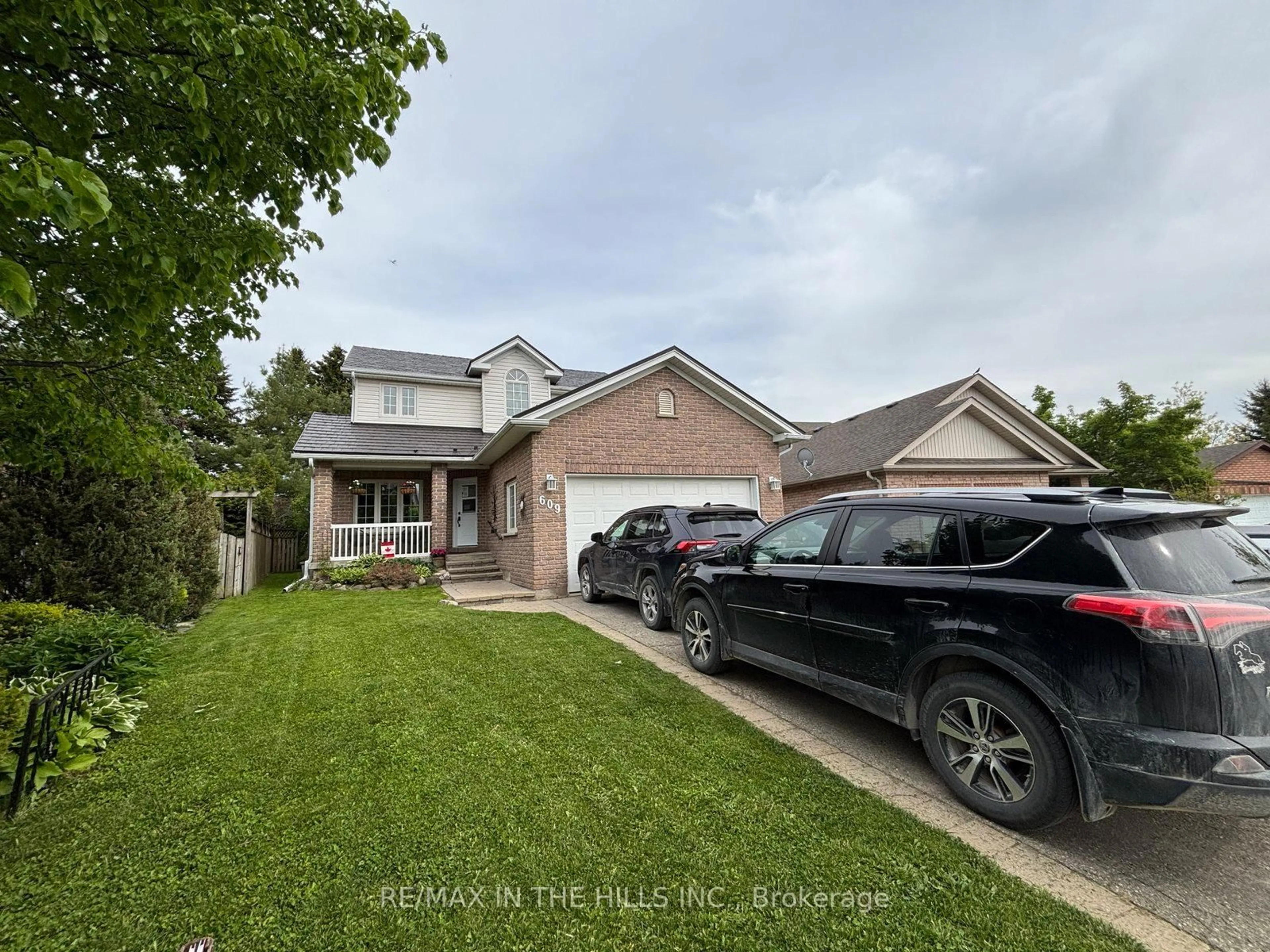 A pic from outside/outdoor area/front of a property/back of a property/a pic from drone, street for 609 Simon St, Shelburne Ontario L9V 3P6