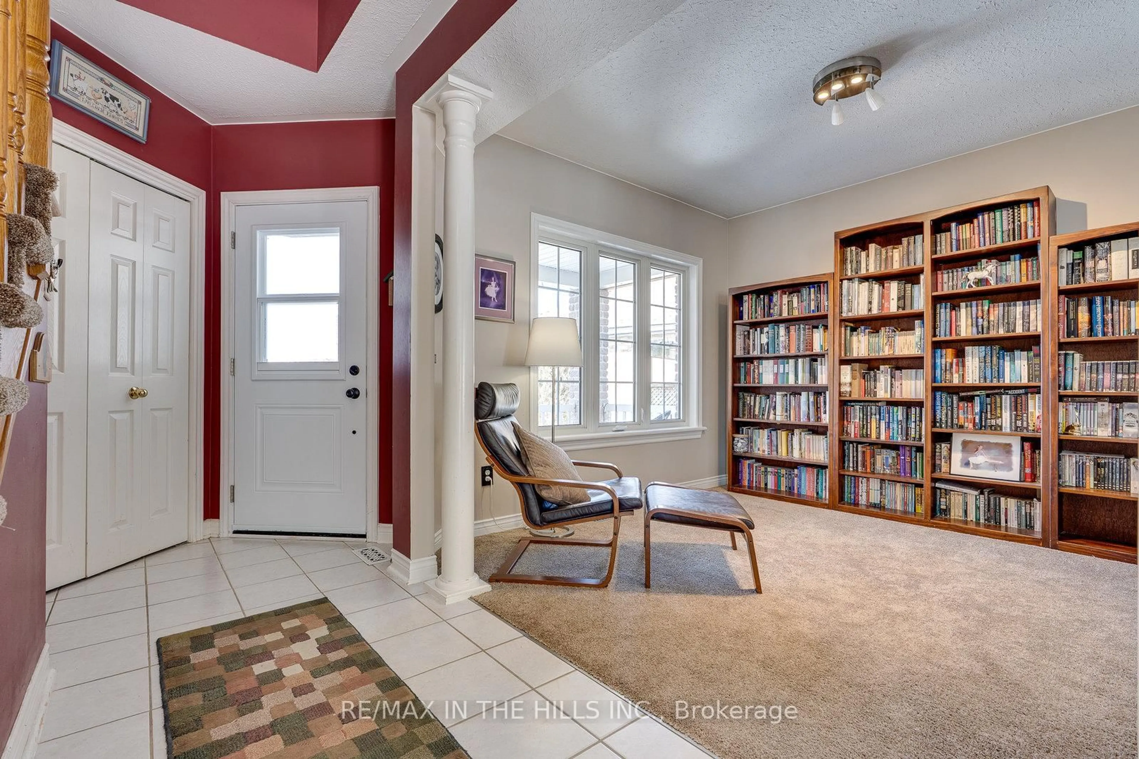 Indoor entryway for 609 Simon St, Shelburne Ontario L9V 3P6