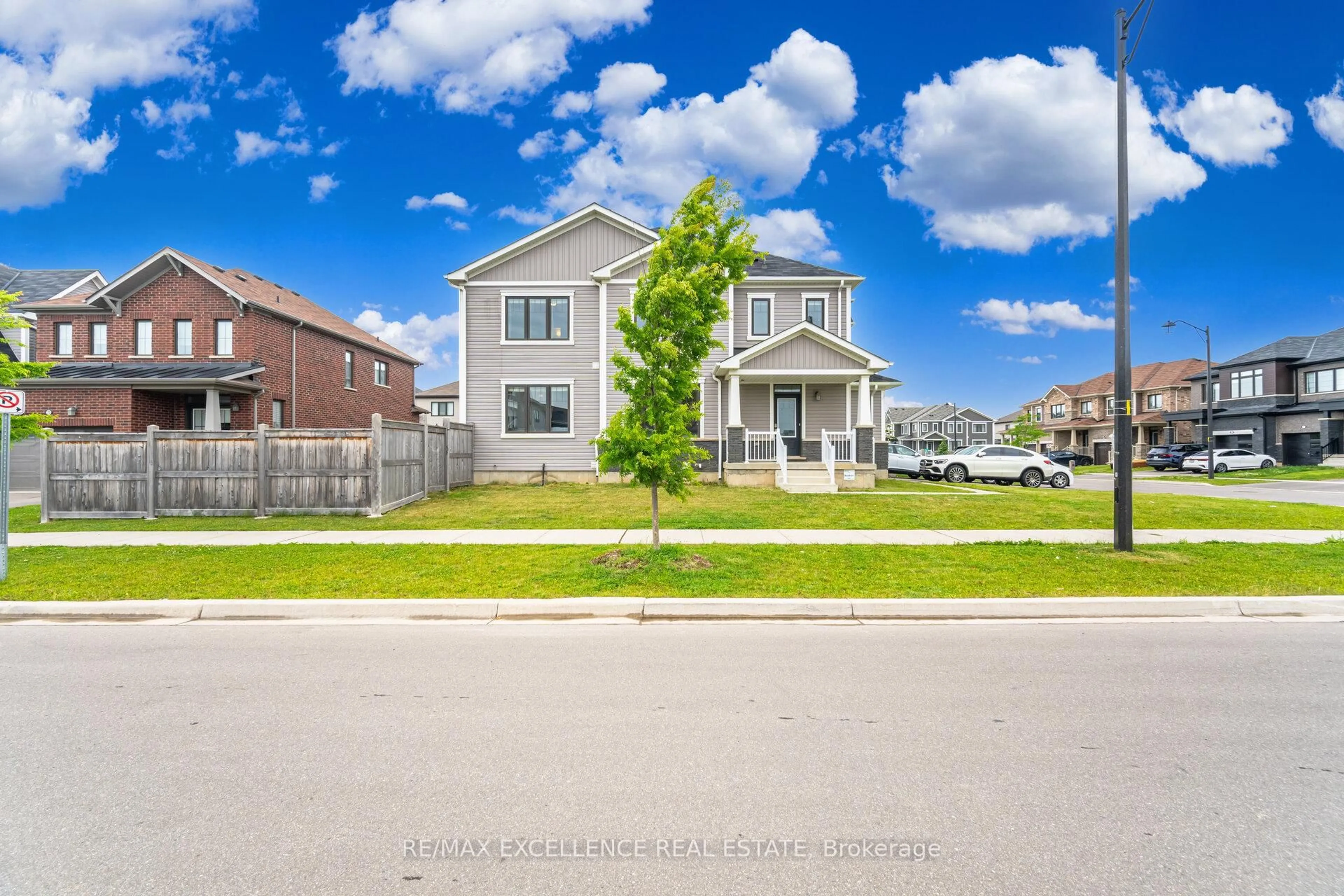 A pic from outside/outdoor area/front of a property/back of a property/a pic from drone, street for 53 Oaktree Dr, Haldimand Ontario N3W 0C6