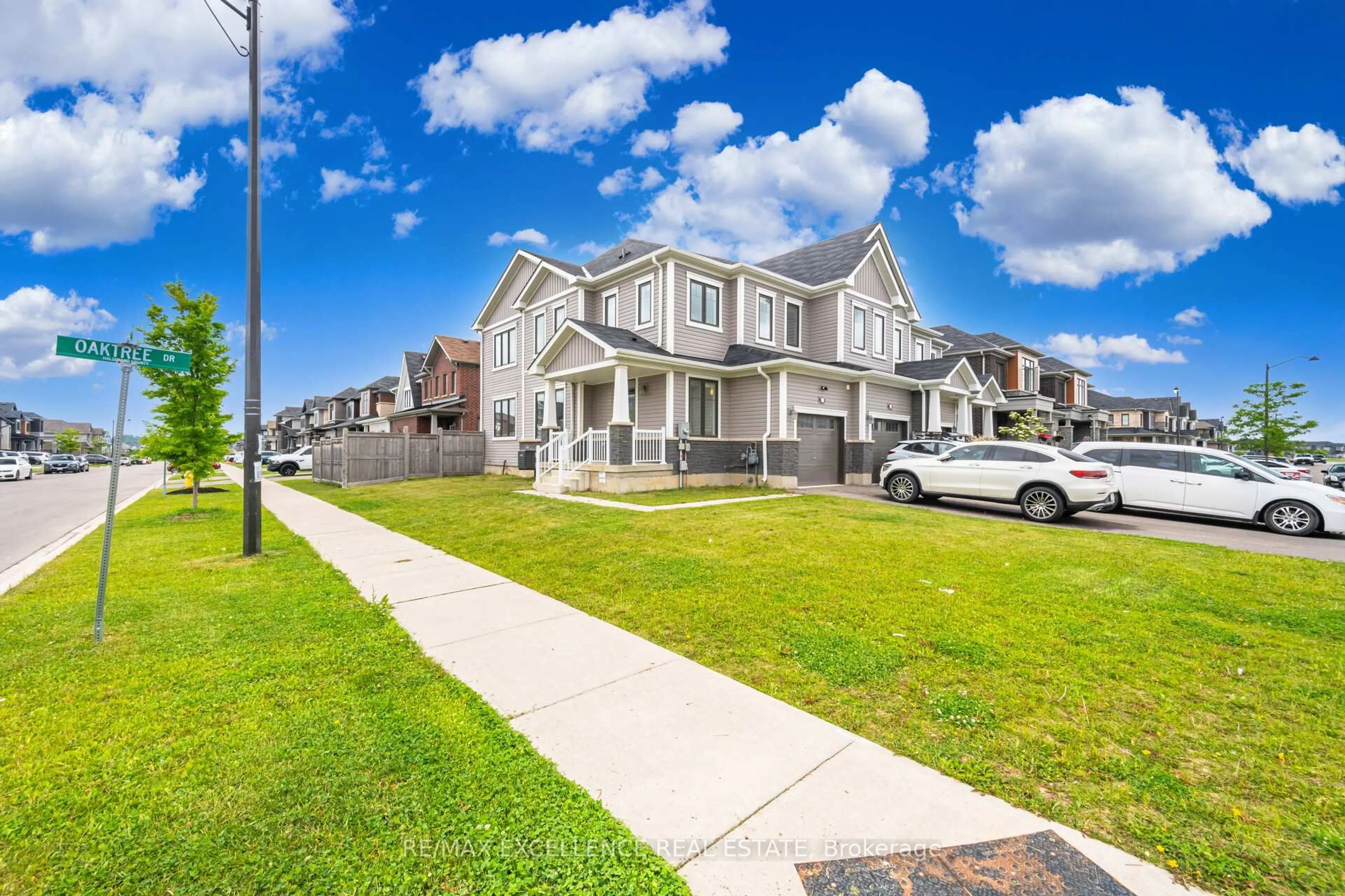 A pic from outside/outdoor area/front of a property/back of a property/a pic from drone, street for 53 Oaktree Dr, Haldimand Ontario N3W 0C6