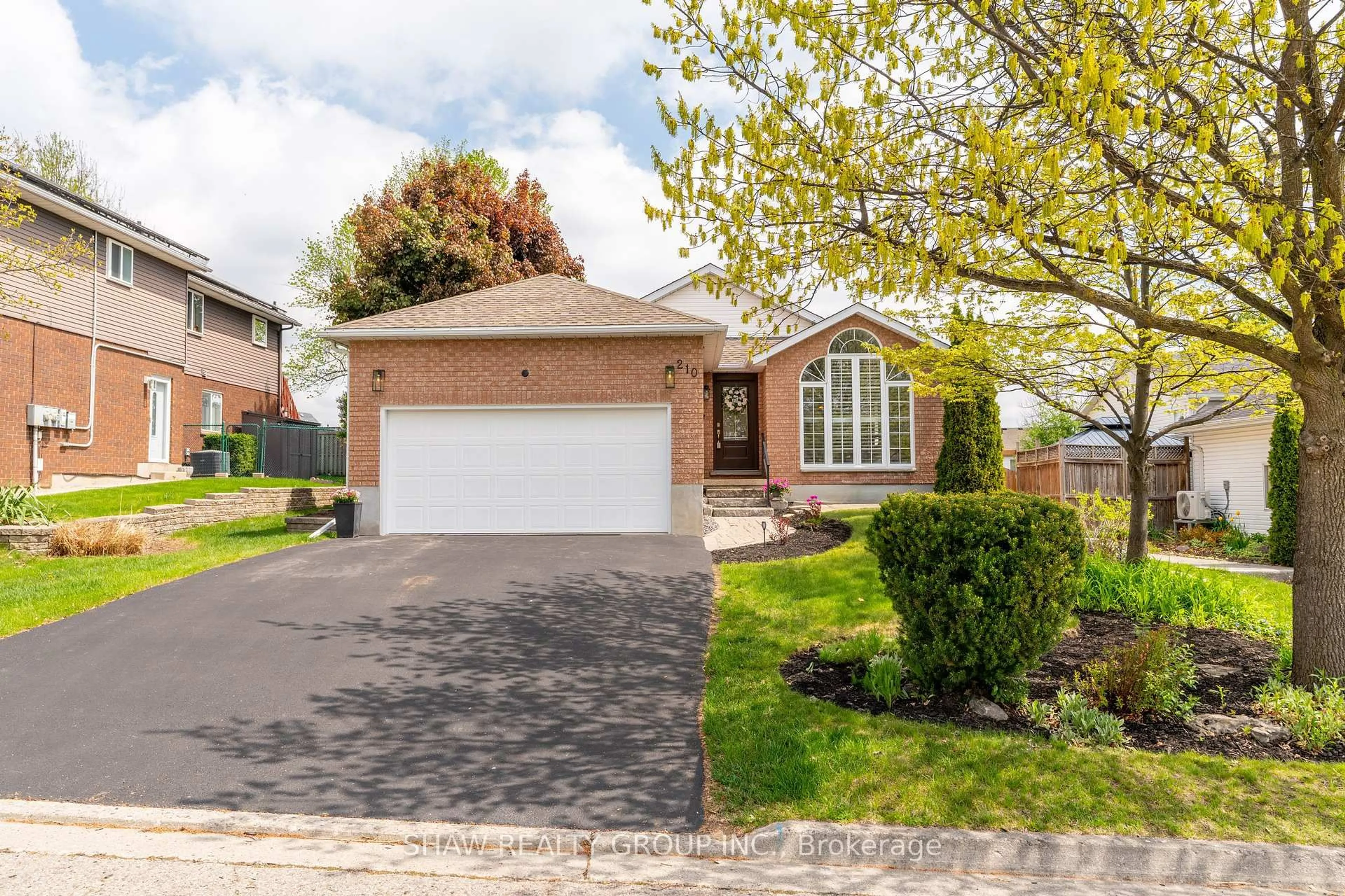 Home with brick exterior material, street for 210 Misty Crt, Kitchener Ontario N2B 3V4