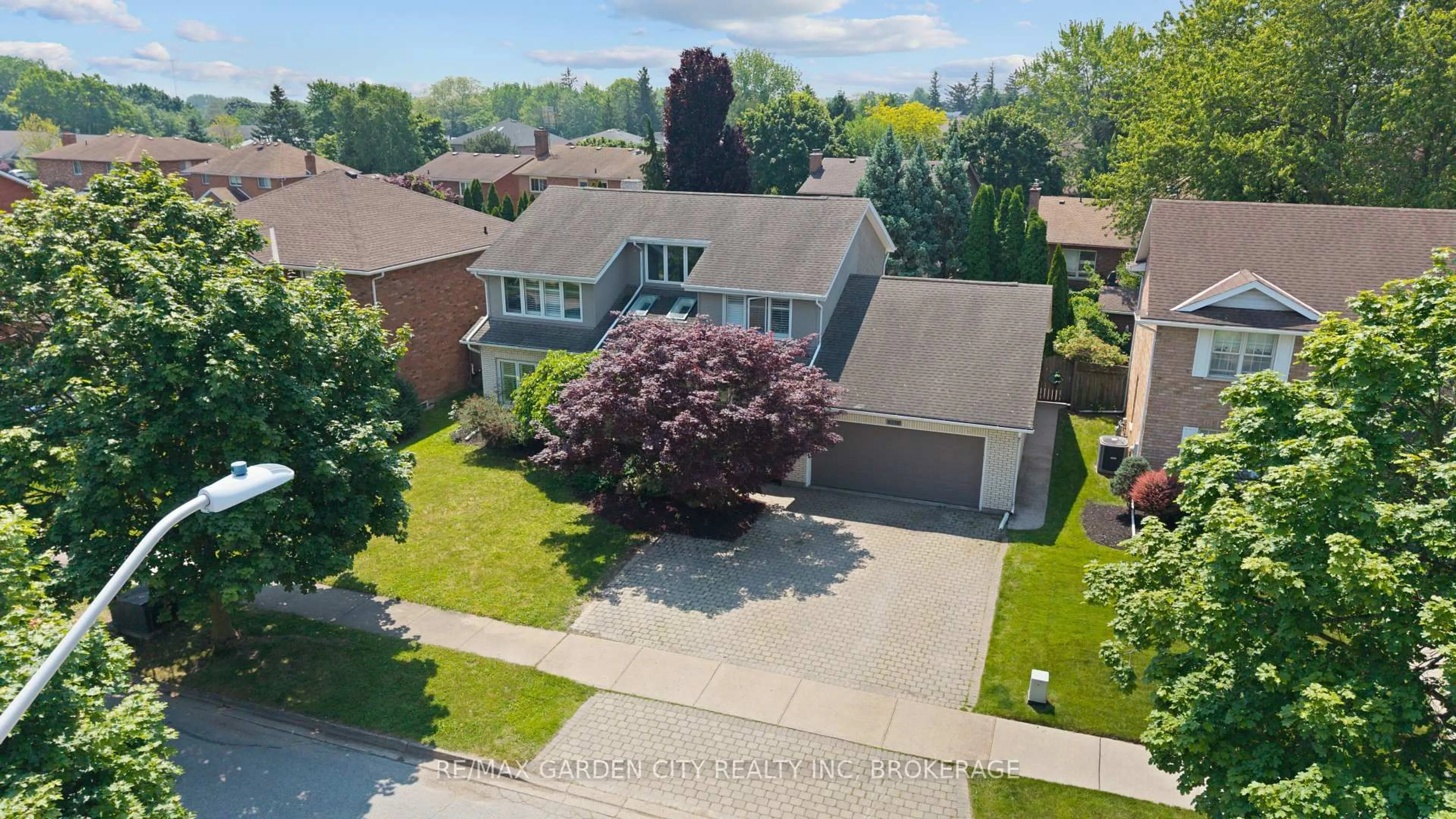 A pic from outside/outdoor area/front of a property/back of a property/a pic from drone, street for 6276 Moretta Dr, Niagara Falls Ontario L2J 4H4