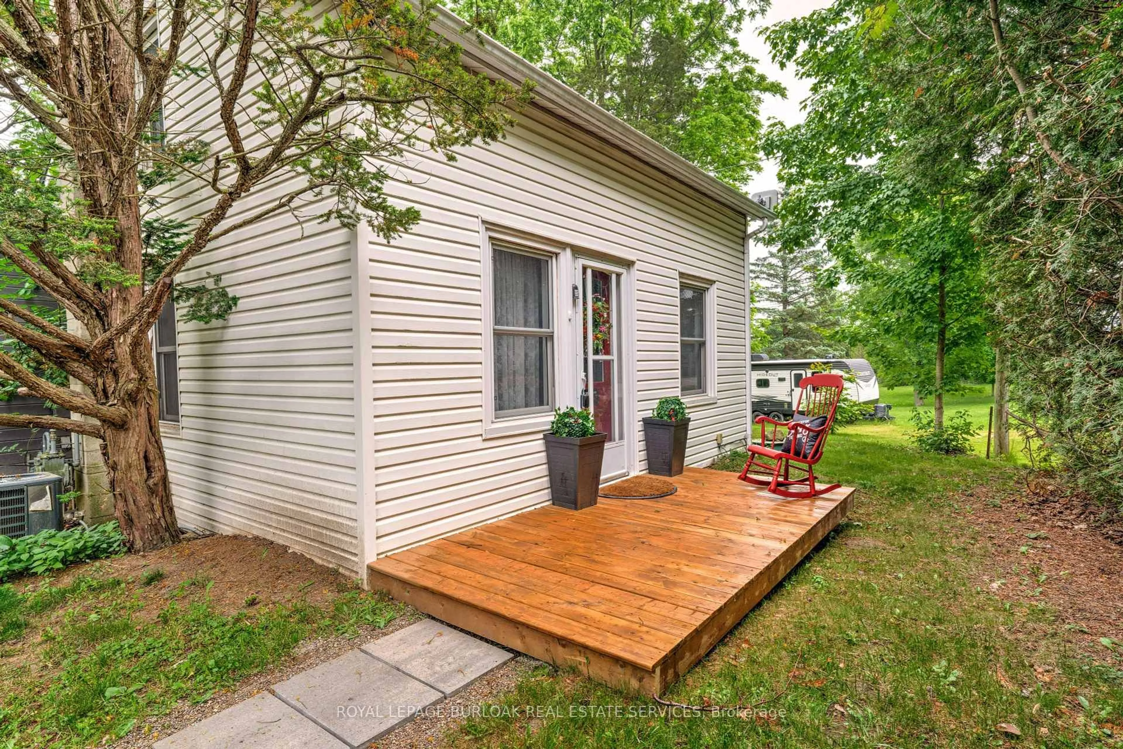 Patio, street for 401 Lynden Rd, Brantford Ontario N3T 5L8