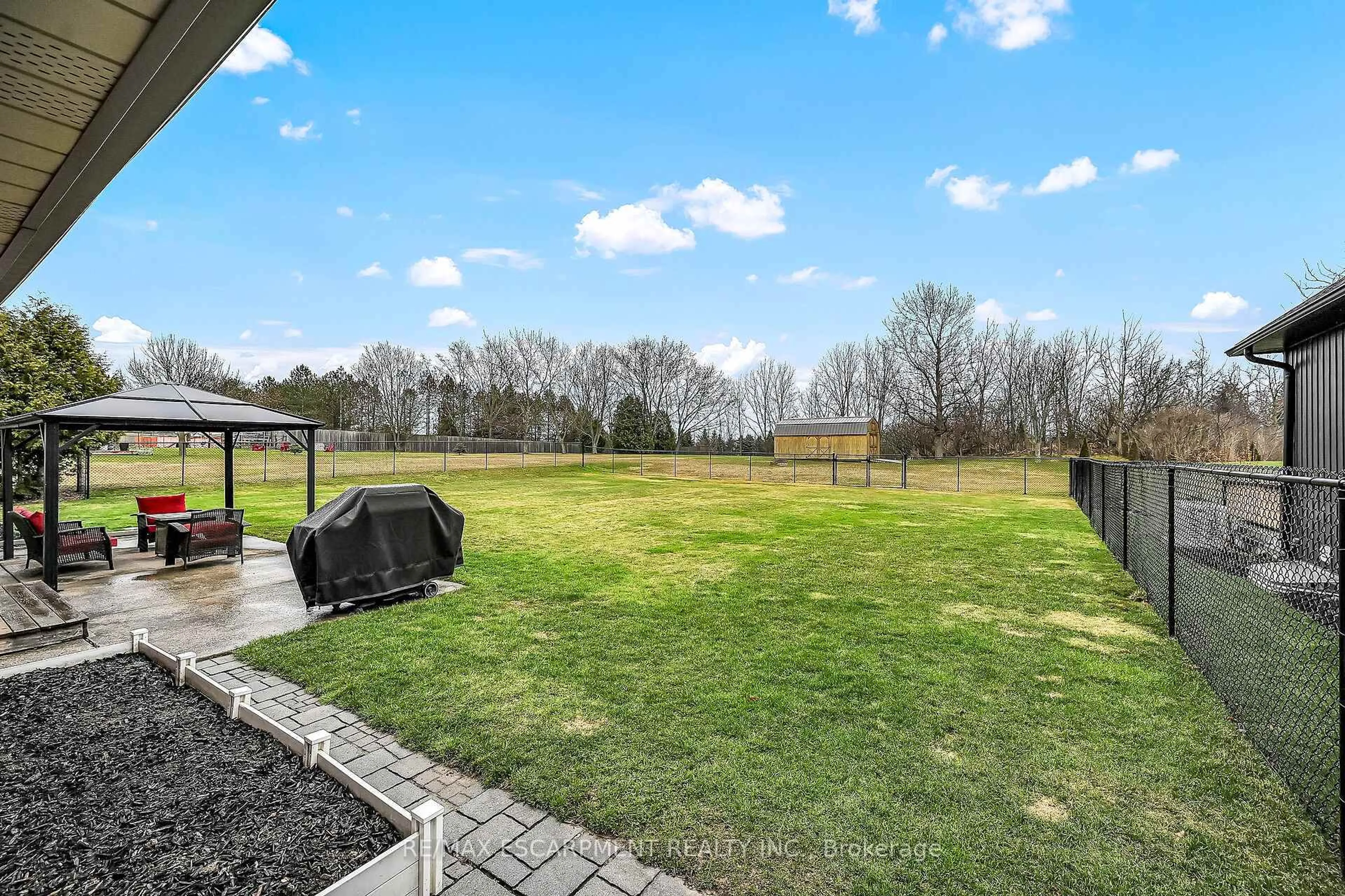 A pic from outside/outdoor area/front of a property/back of a property/a pic from drone, water/lake/river/ocean view for 33 Echo St, Haldimand Ontario N0A 1E0