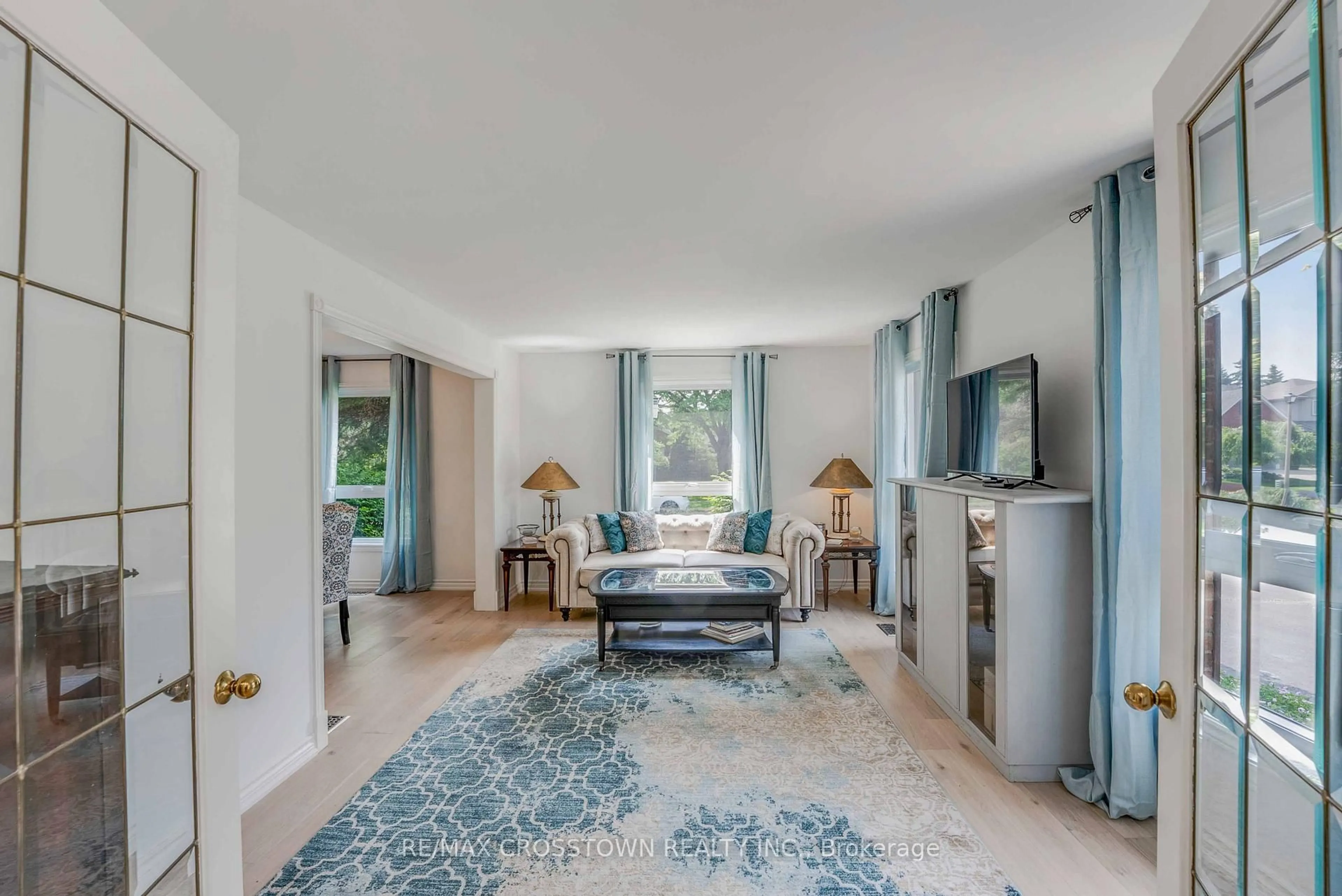 Living room with furniture, unknown for 17 Coach Dr, Niagara-on-the-Lake Ontario L0S 1J0