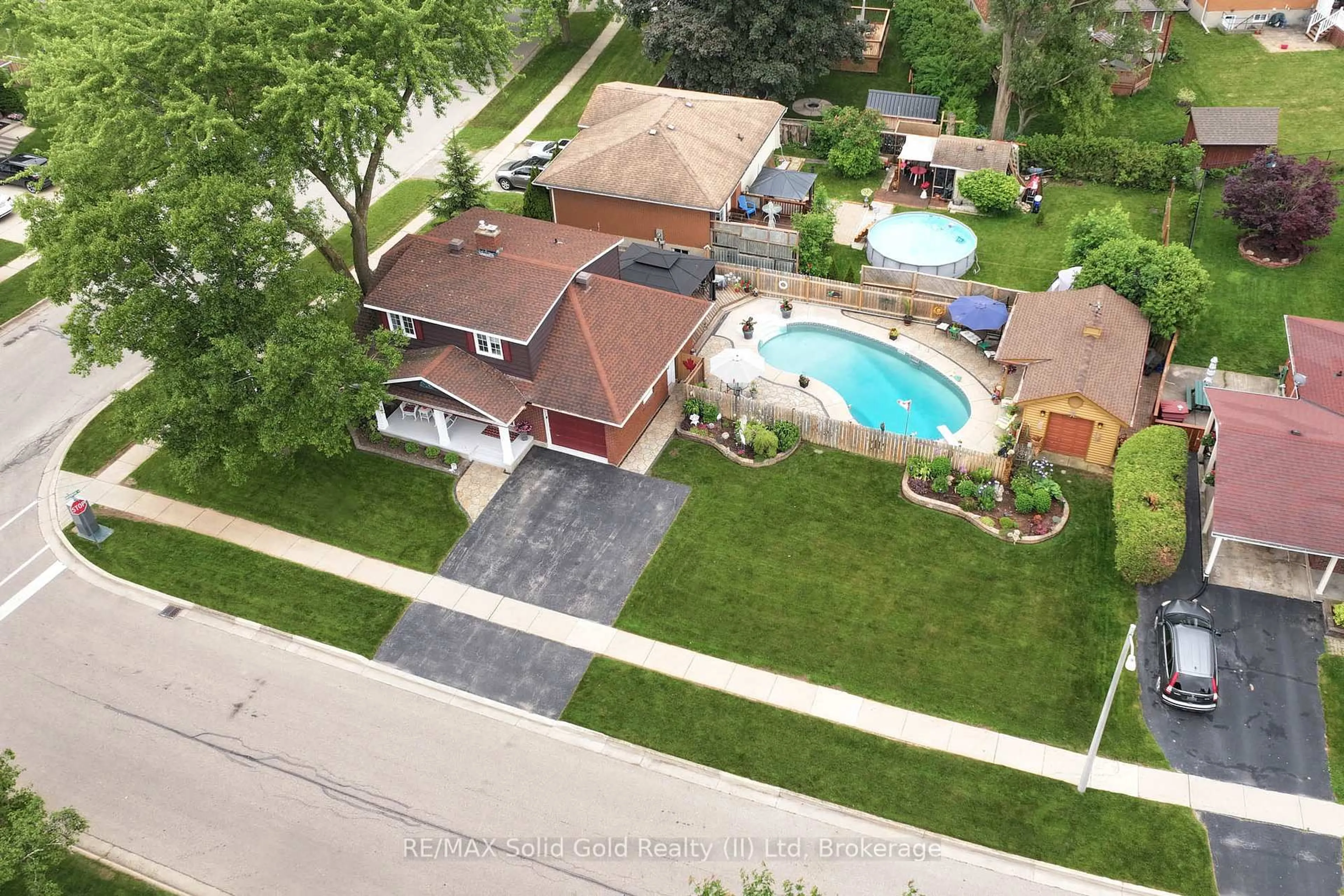 A pic from outside/outdoor area/front of a property/back of a property/a pic from drone, street for 1 Kingfisher Dr, Woolwich Ontario N3B 3B4
