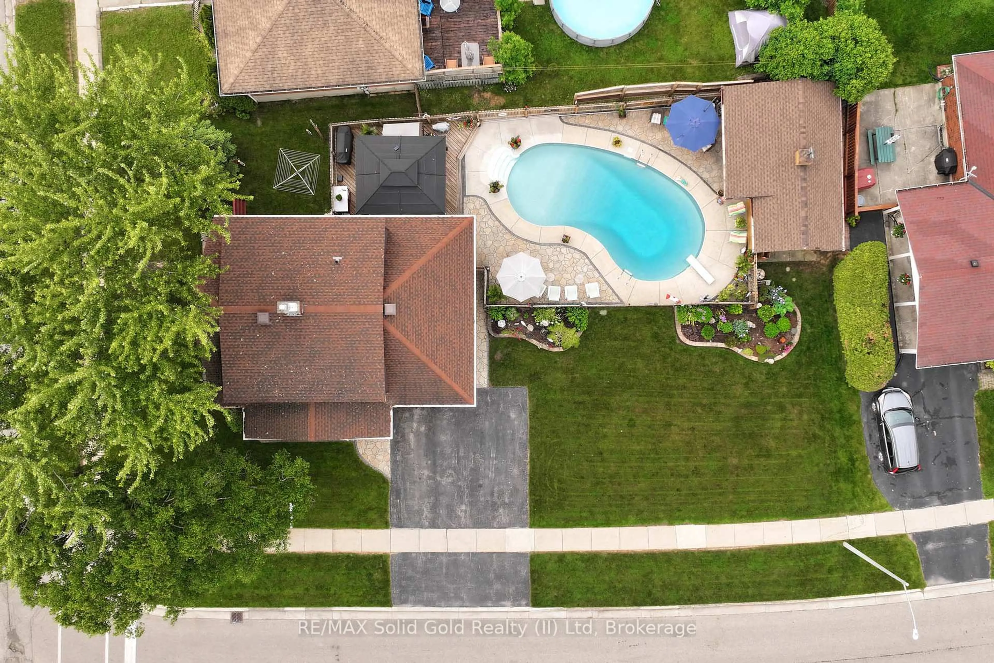A pic from outside/outdoor area/front of a property/back of a property/a pic from drone, unknown for 1 Kingfisher Dr, Woolwich Ontario N3B 3B4
