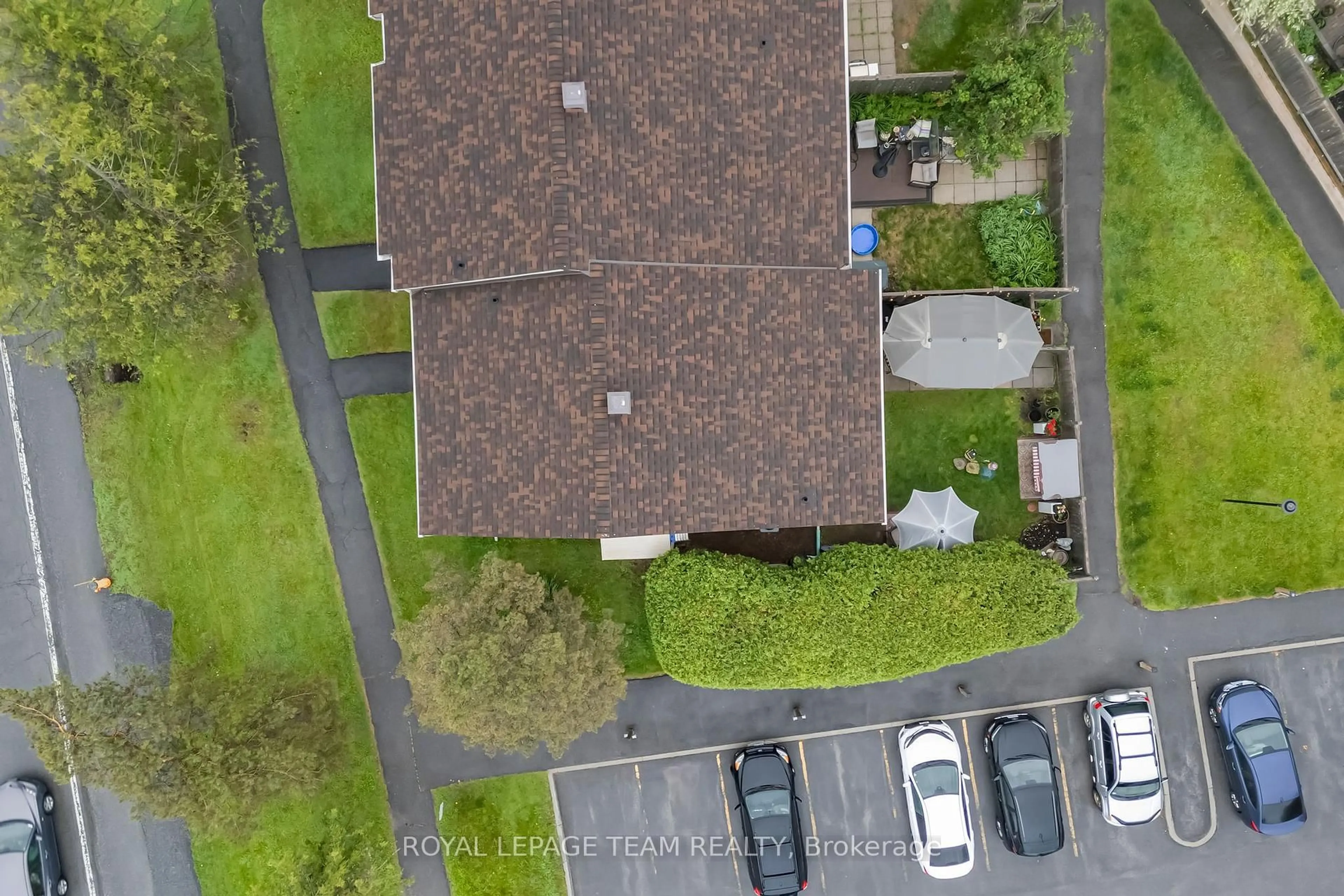A pic from outside/outdoor area/front of a property/back of a property/a pic from drone, street for 76 Peary Way, Ottawa Ontario K2L 1Z8