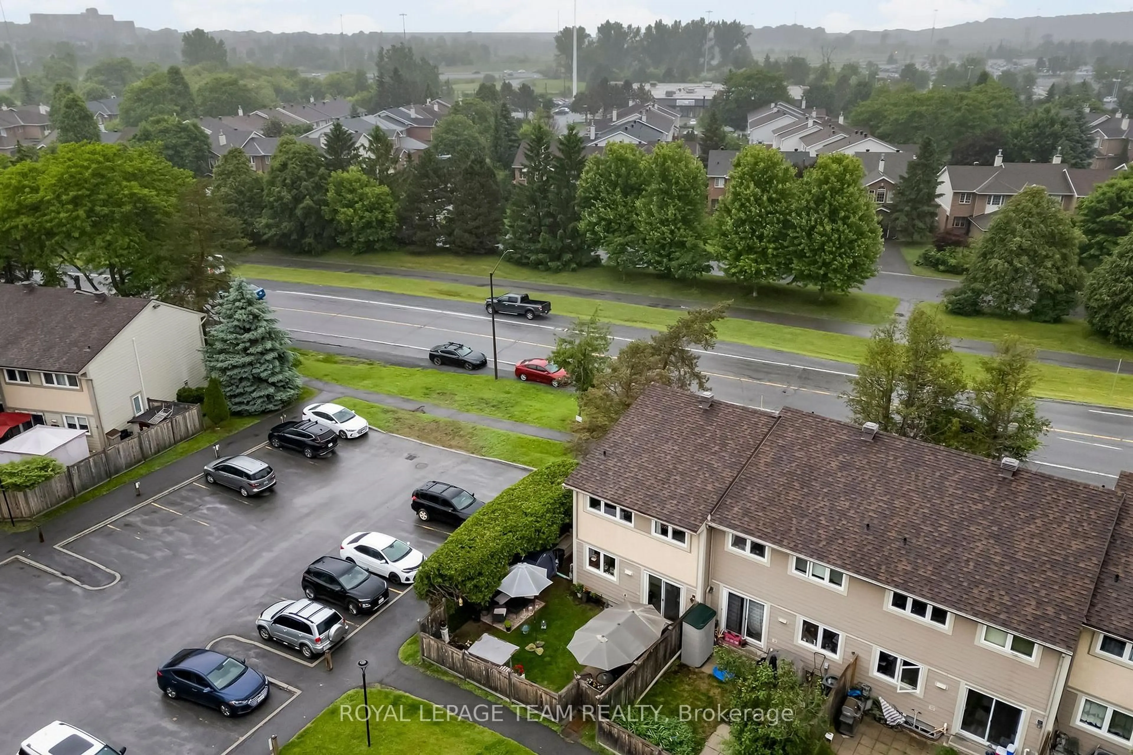 A pic from outside/outdoor area/front of a property/back of a property/a pic from drone, unknown for 76 Peary Way, Ottawa Ontario K2L 1Z8