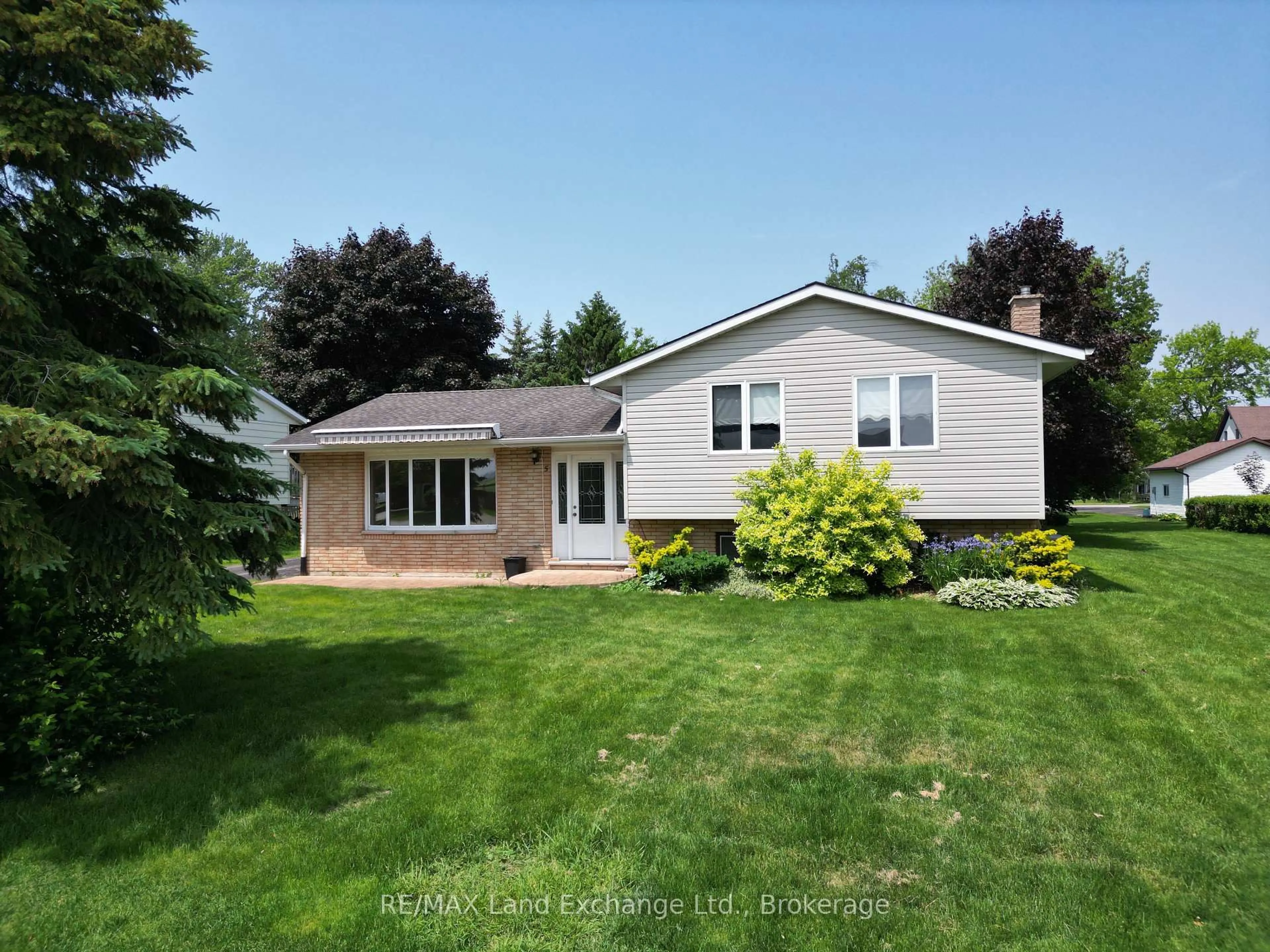 Home with vinyl exterior material, street for 5 William St, Huron-Kinloss Ontario N0G 2R0