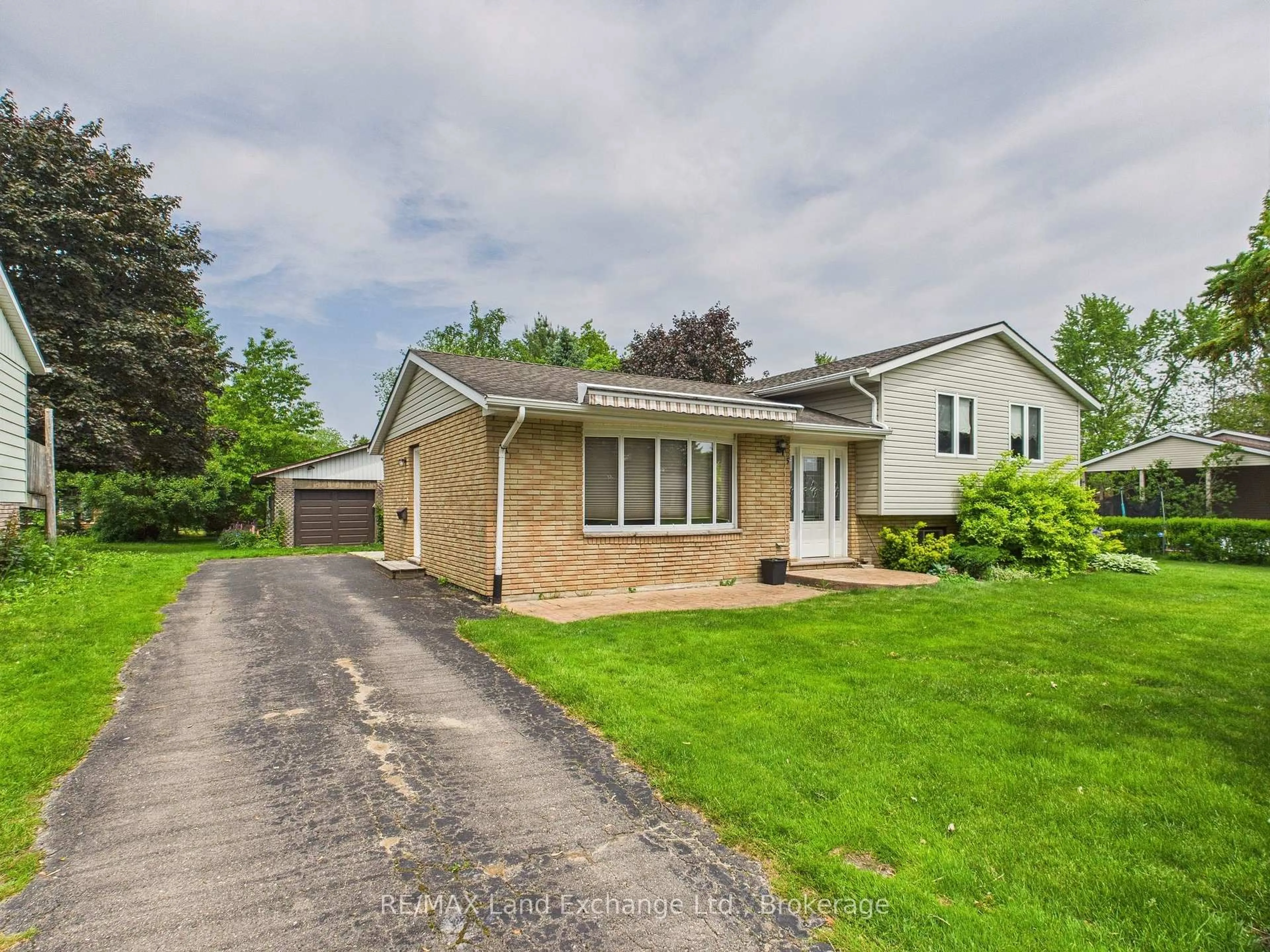Unknown for 5 William St, Huron-Kinloss Ontario N0G 2R0