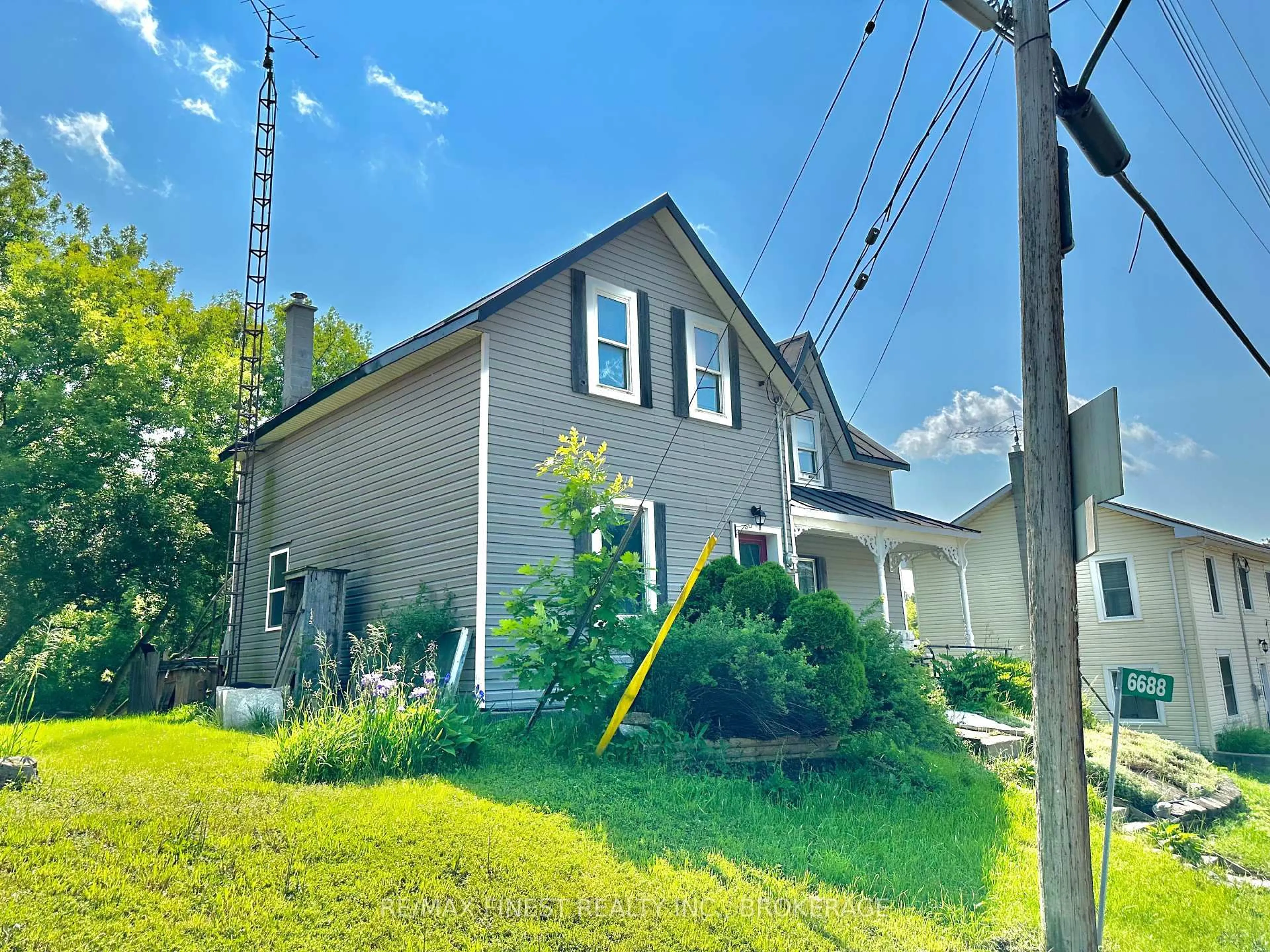 A pic from outside/outdoor area/front of a property/back of a property/a pic from drone, street for 6688 Wheeler St, Tamworth Ontario K0K 3G0