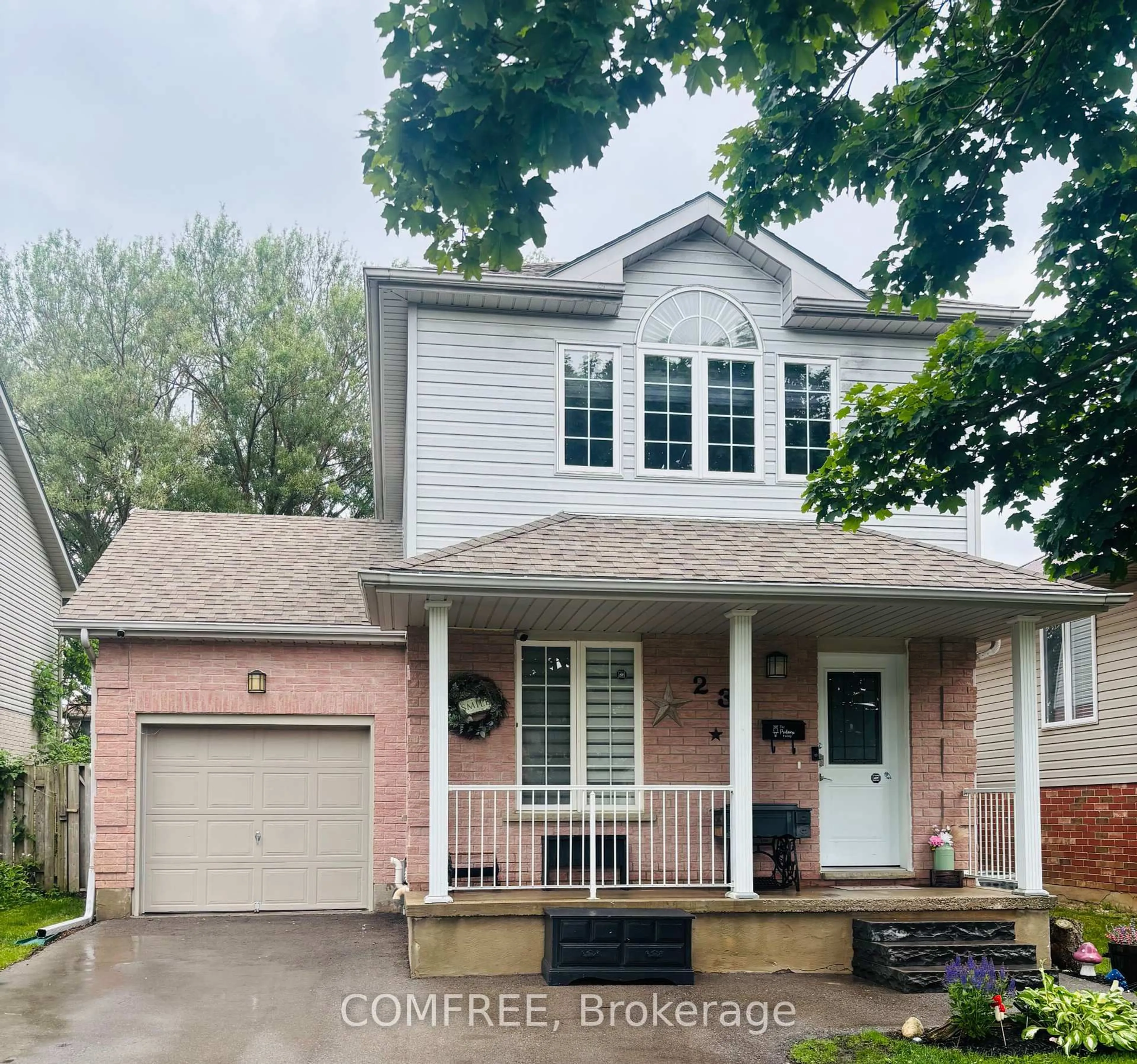 Home with vinyl exterior material, street for 23 Tulip Dr, Tillsonburg Ontario N4G 5S5