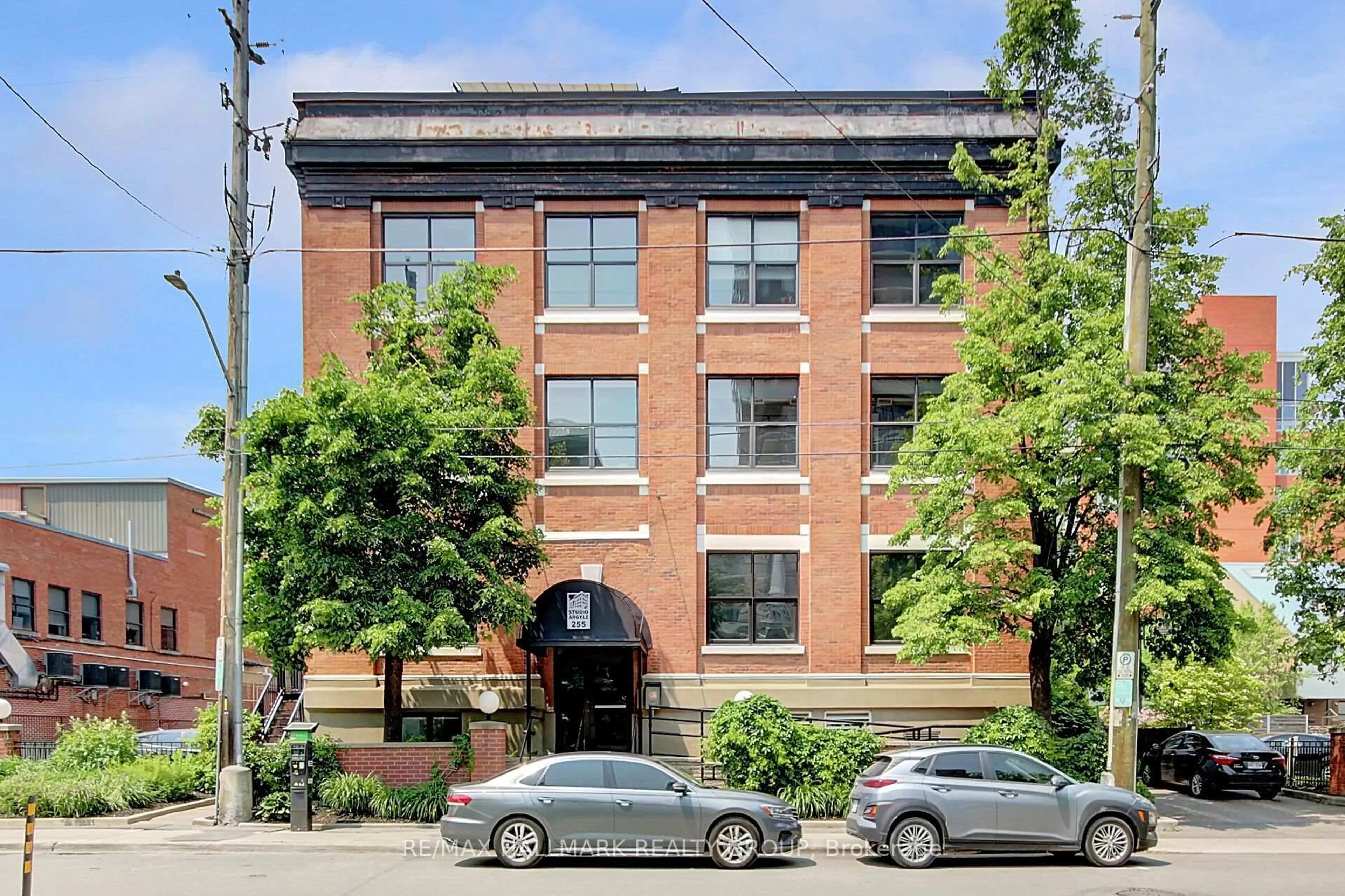 Home with brick exterior material, building for 255 Argyle Ave #106, Ottawa Ontario K2P 2N7