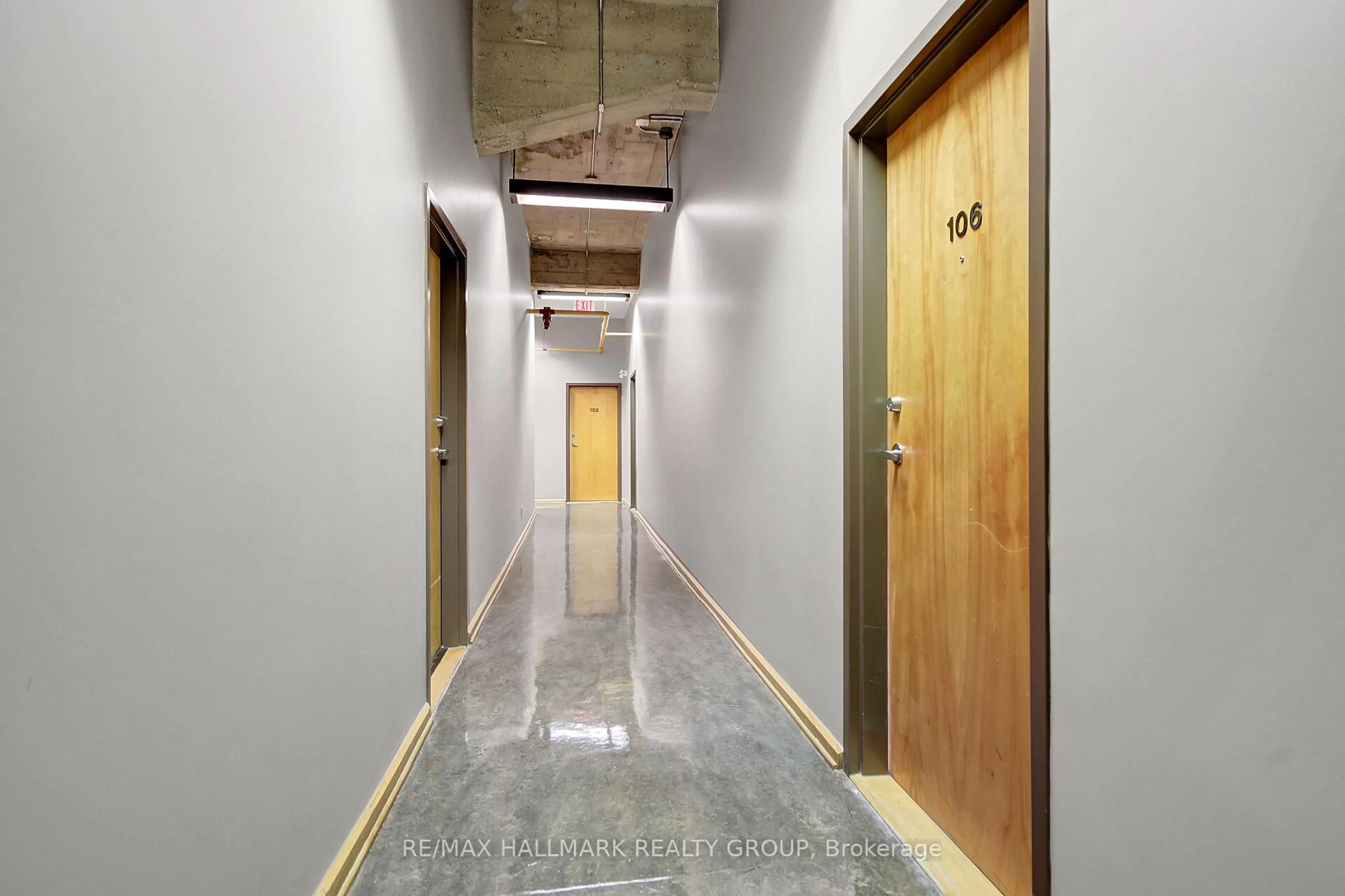 Indoor foyer for 255 Argyle Ave #106, Ottawa Ontario K2P 2N7