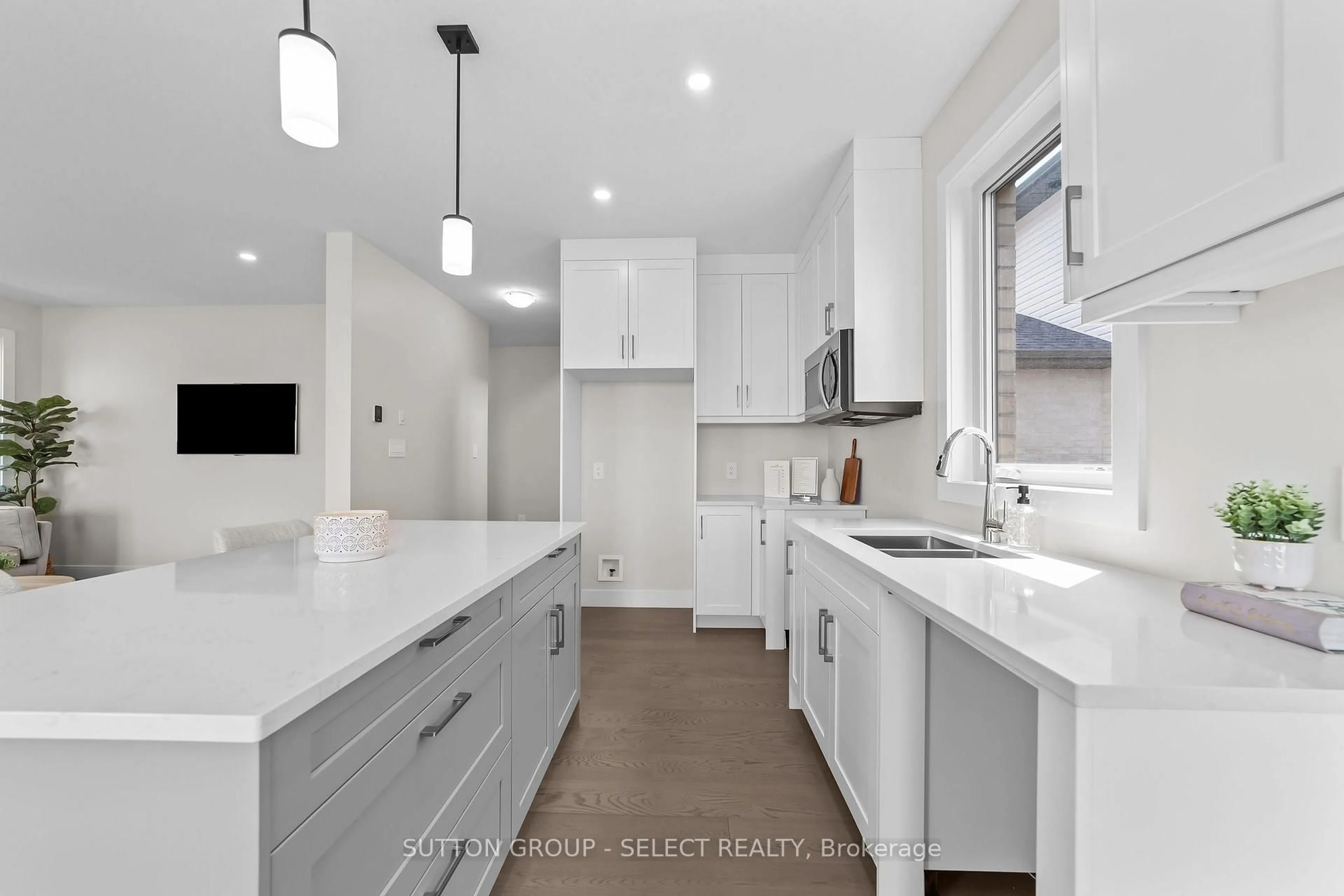 Contemporary kitchen, ceramic/tile floor for 7966 FALLON Dr #9, Lucan Biddulph Ontario N0M 1V0