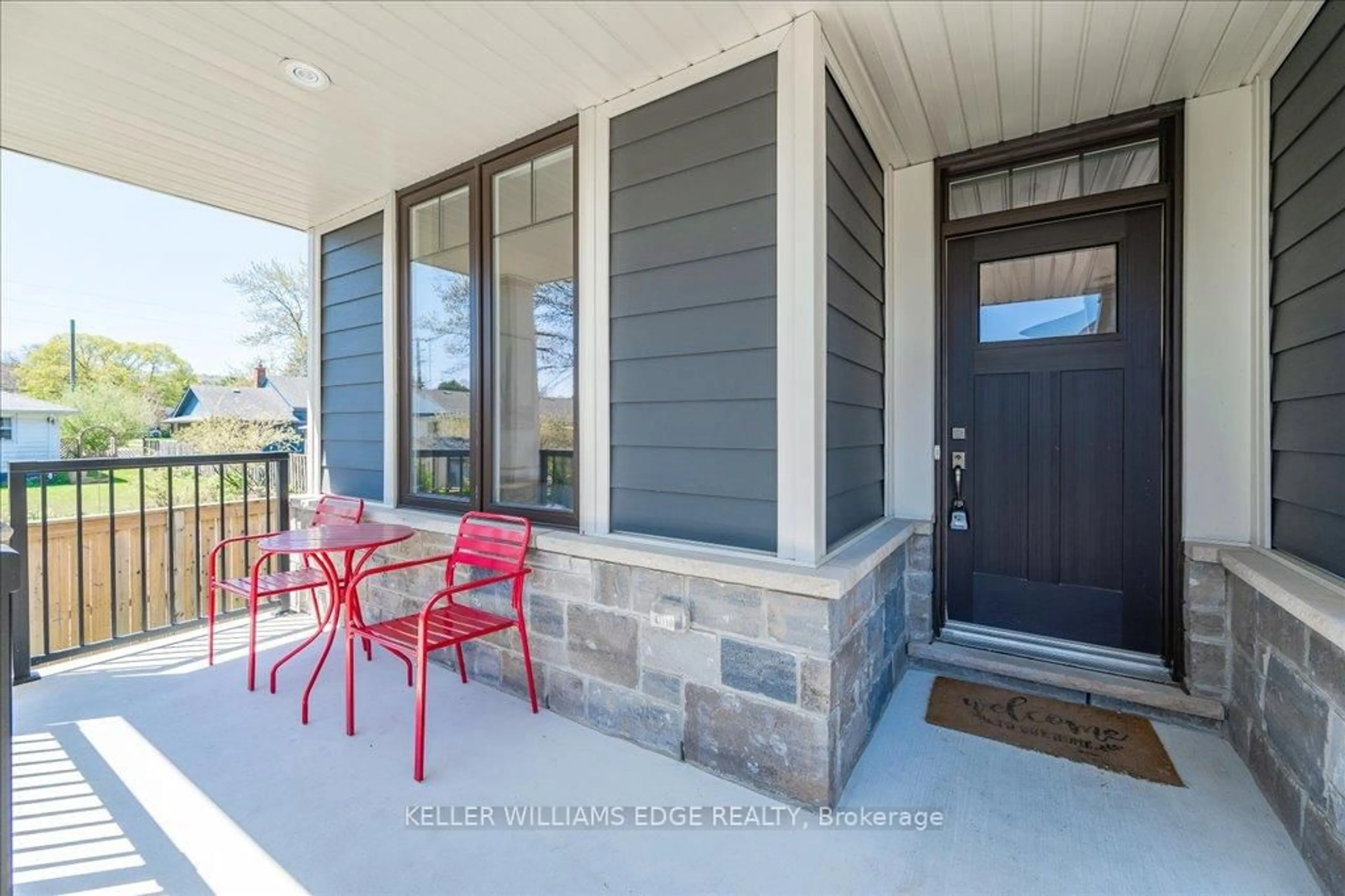Indoor entryway for 14 Turbinia Crt, Grimsby Ontario L3M 0H8