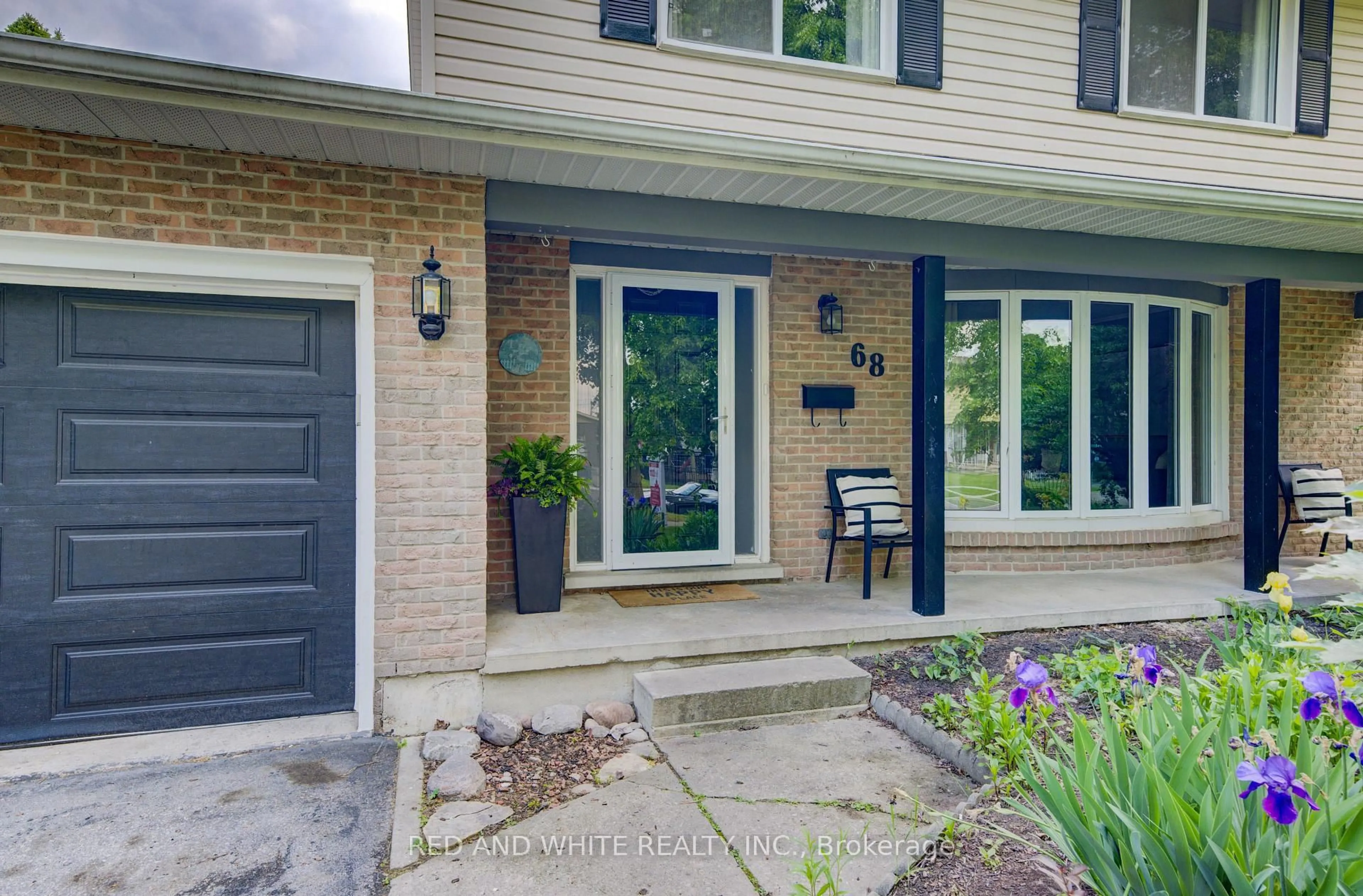 Home with brick exterior material, street for 68 Parkview Cres, Waterloo Ontario N2A 1L9