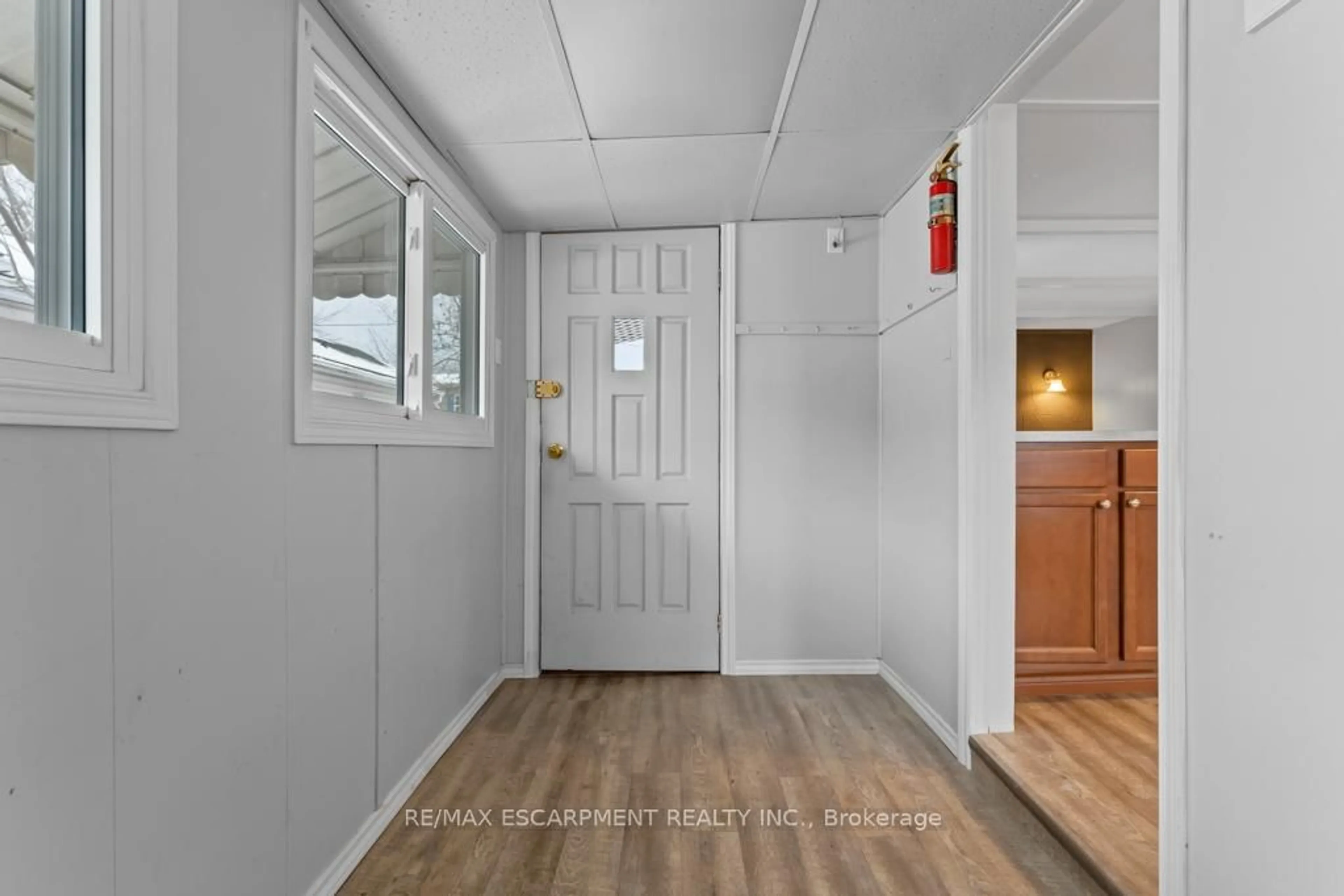 Indoor entryway for 4581 Anna Lane, Lincoln Ontario L3J 0W1