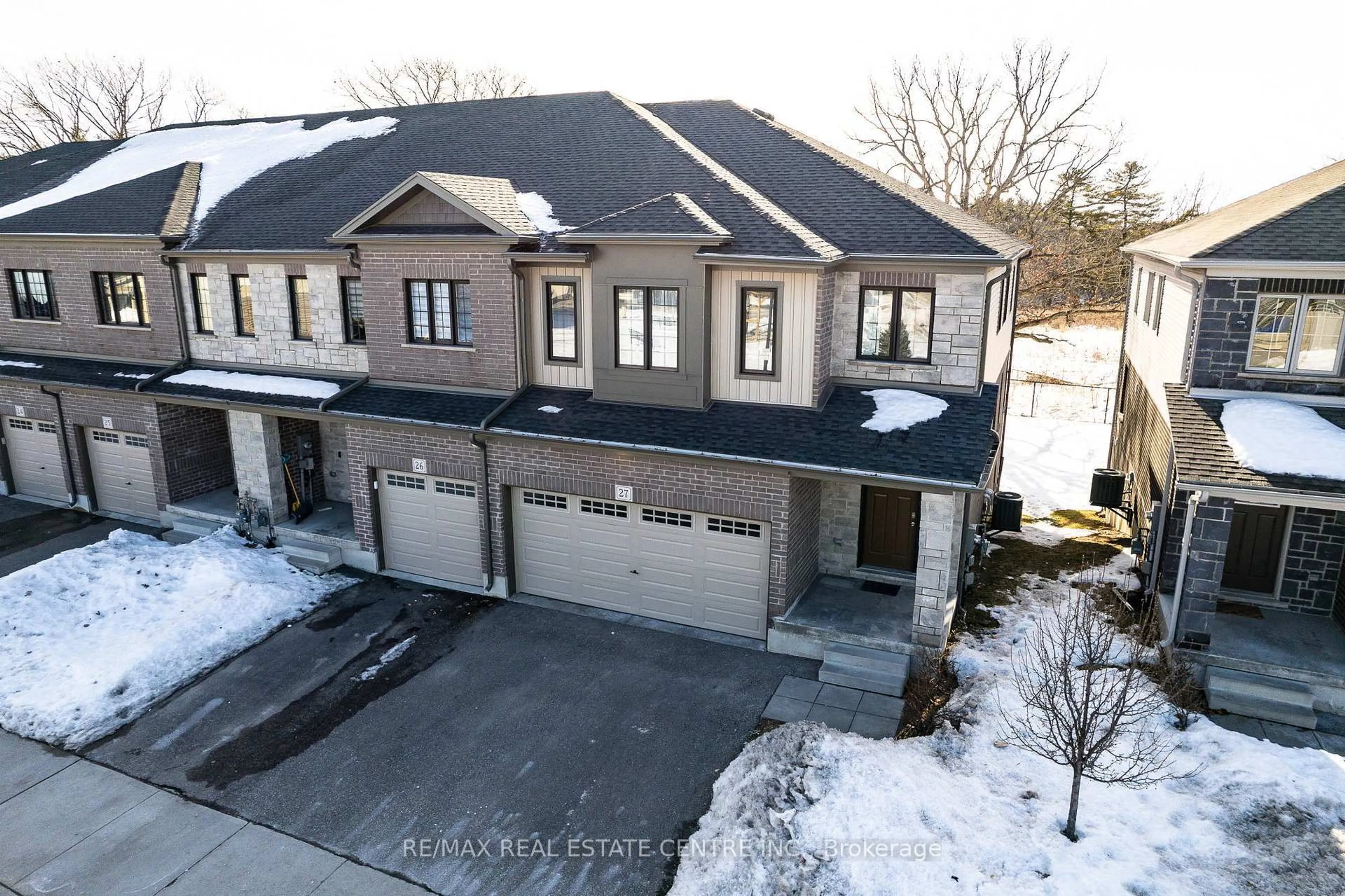 A pic from outside/outdoor area/front of a property/back of a property/a pic from drone, unknown for 135 Hardcastle Dr #27, Cambridge Ontario N1S 0B6