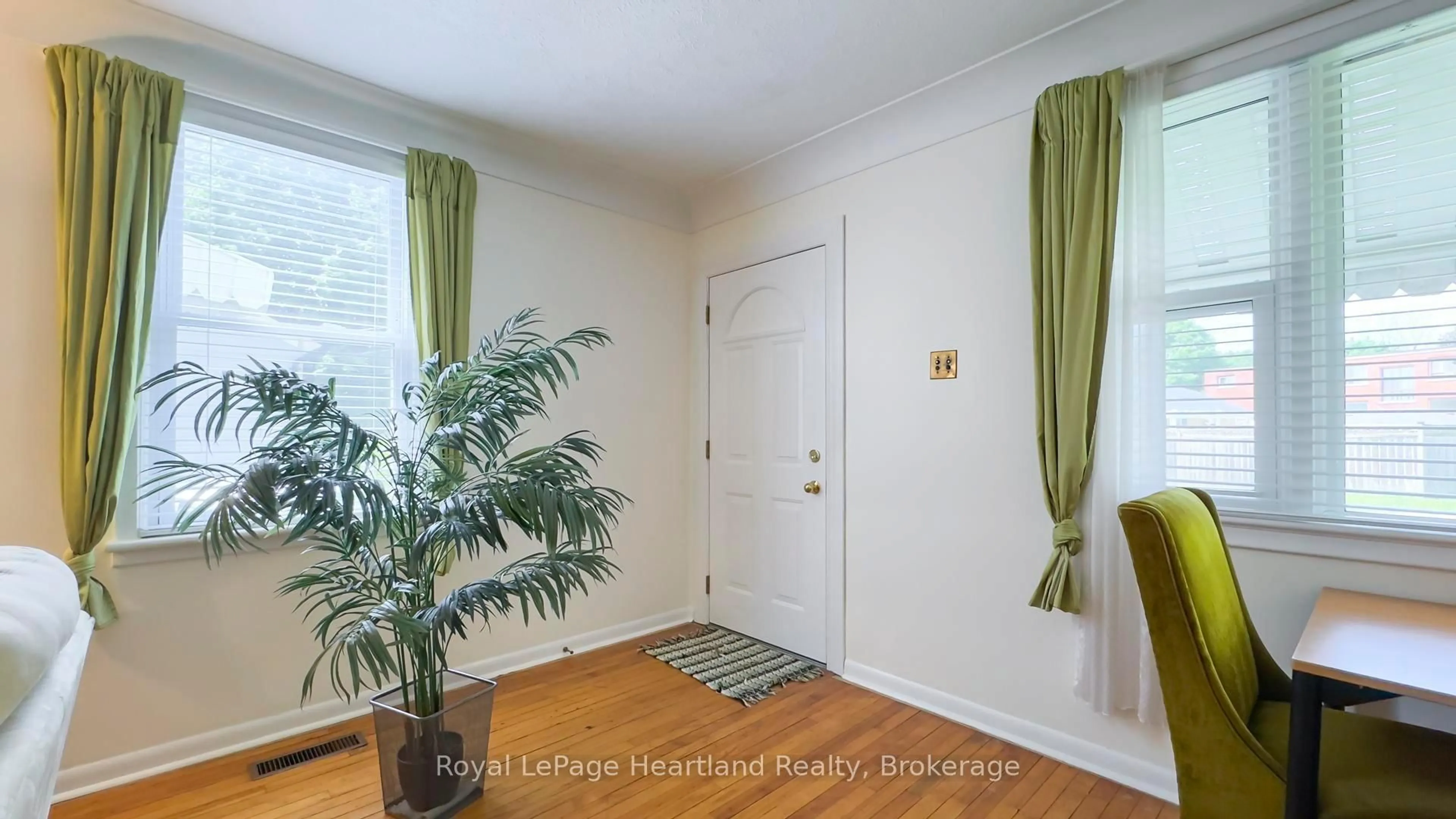 Indoor entryway for 115 Queen St, Central Huron Ontario N0M 1L0