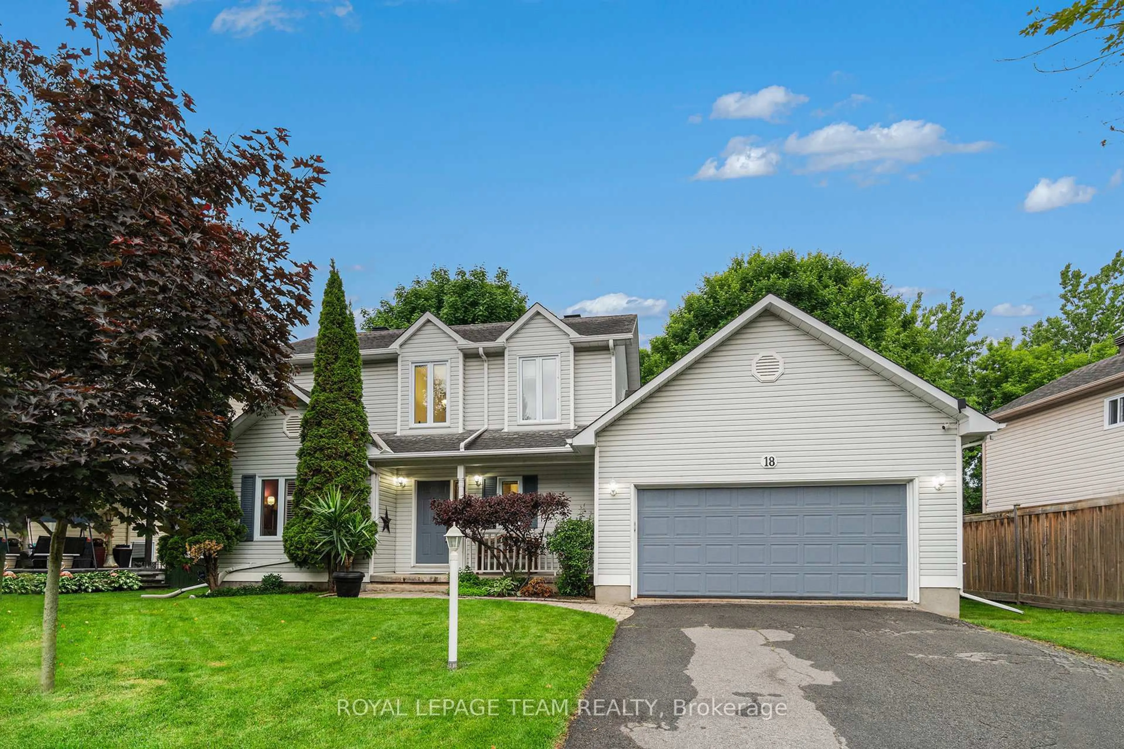 Home with vinyl exterior material, street for 18 Queenston Dr, Richmond Ontario K0A 2Z0