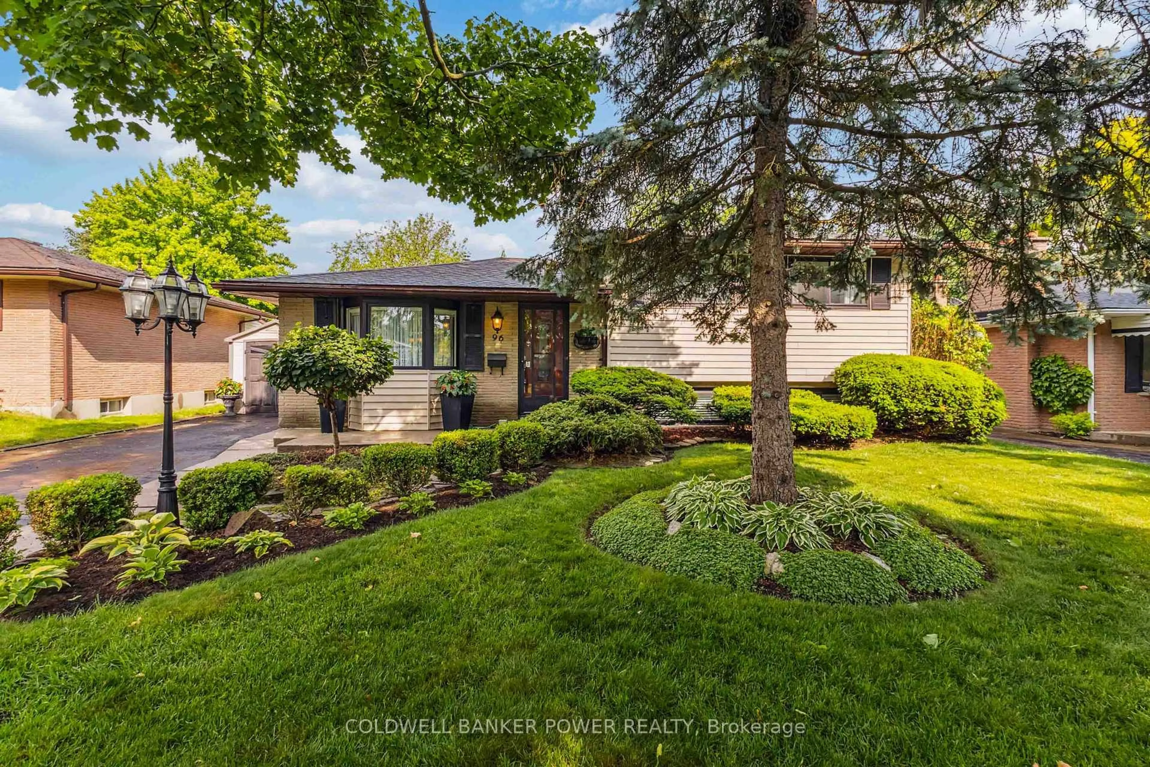 A pic from outside/outdoor area/front of a property/back of a property/a pic from drone, street for 96 Cayuga Cres, London East Ontario N5V 2W5