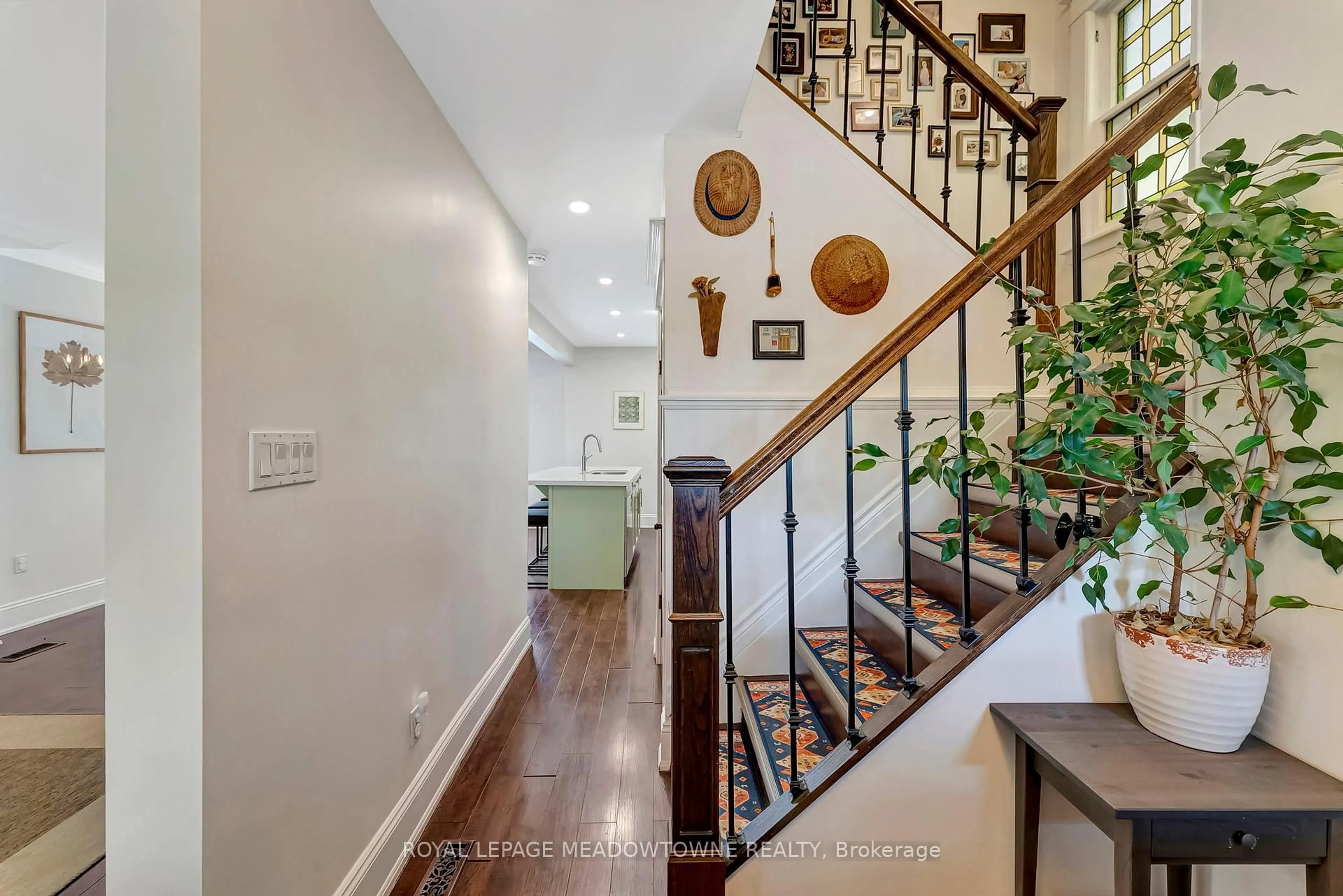 Indoor entryway for 201 Rothsay Ave, Hamilton Ontario L8M 3G6