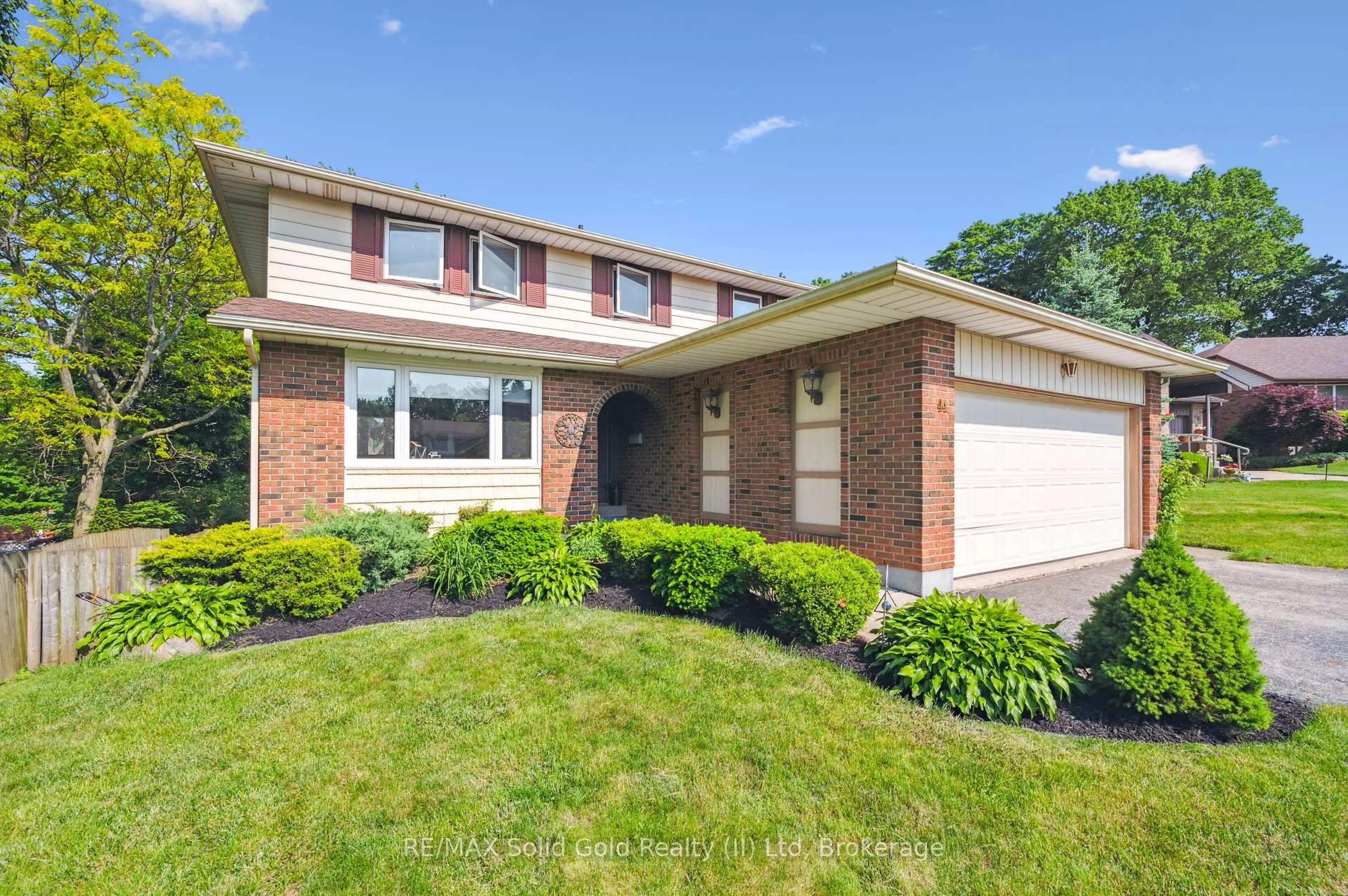 Home with brick exterior material, street for 44 Sandsprings Crt, Kitchener Ontario N2E 2A4