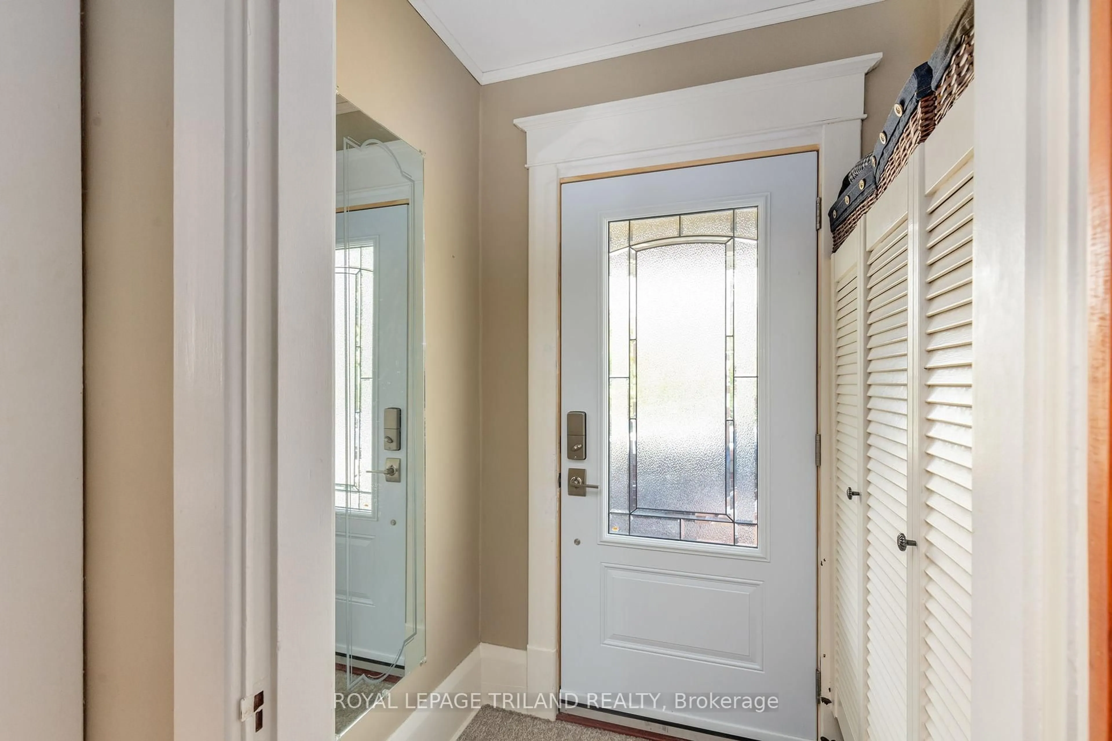 Indoor entryway for 269 Briscoe St, London South Ontario N6C 1X5