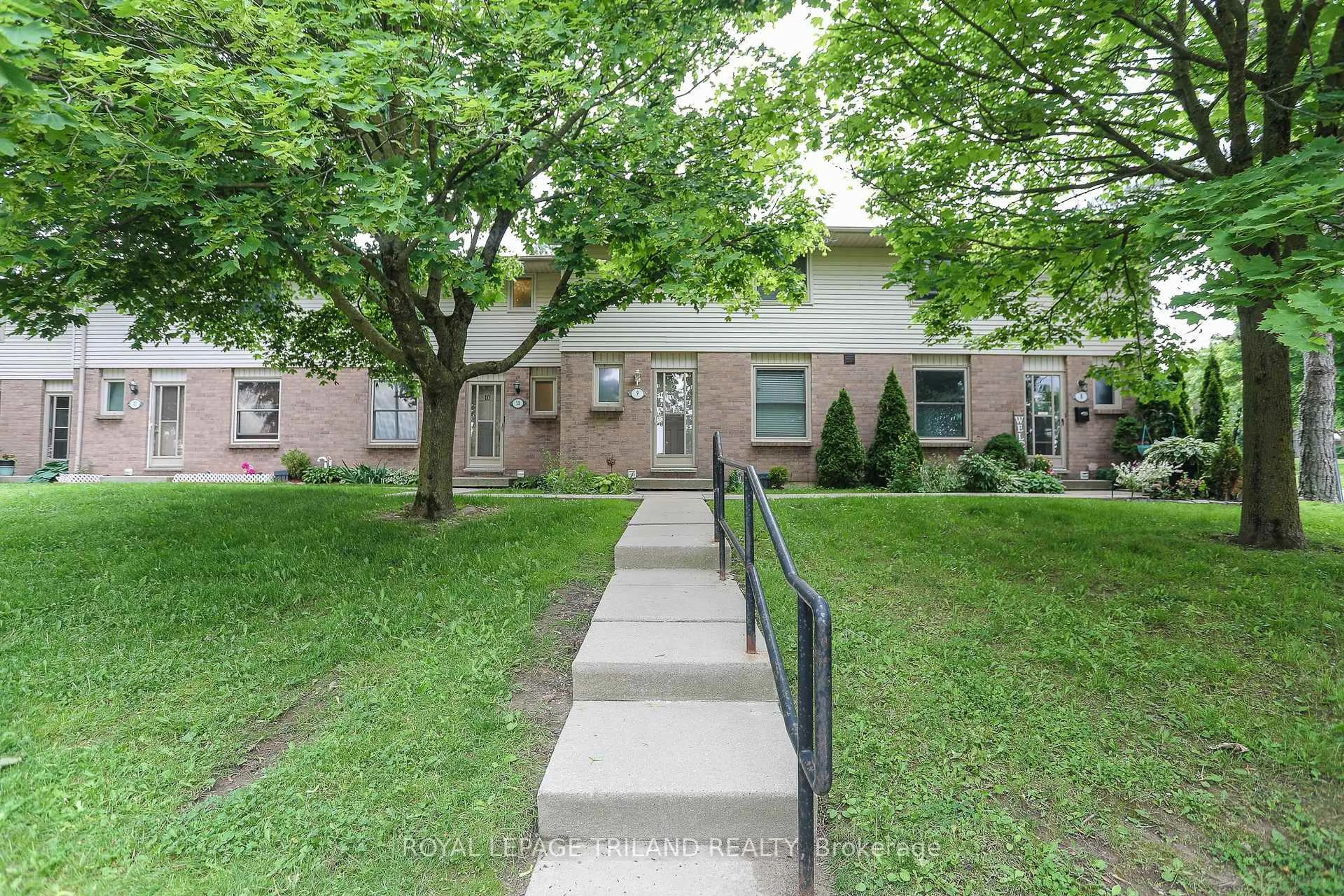 Patio, street for 1855 Aldersbrook Rd #10, London North Ontario N6G 4R7