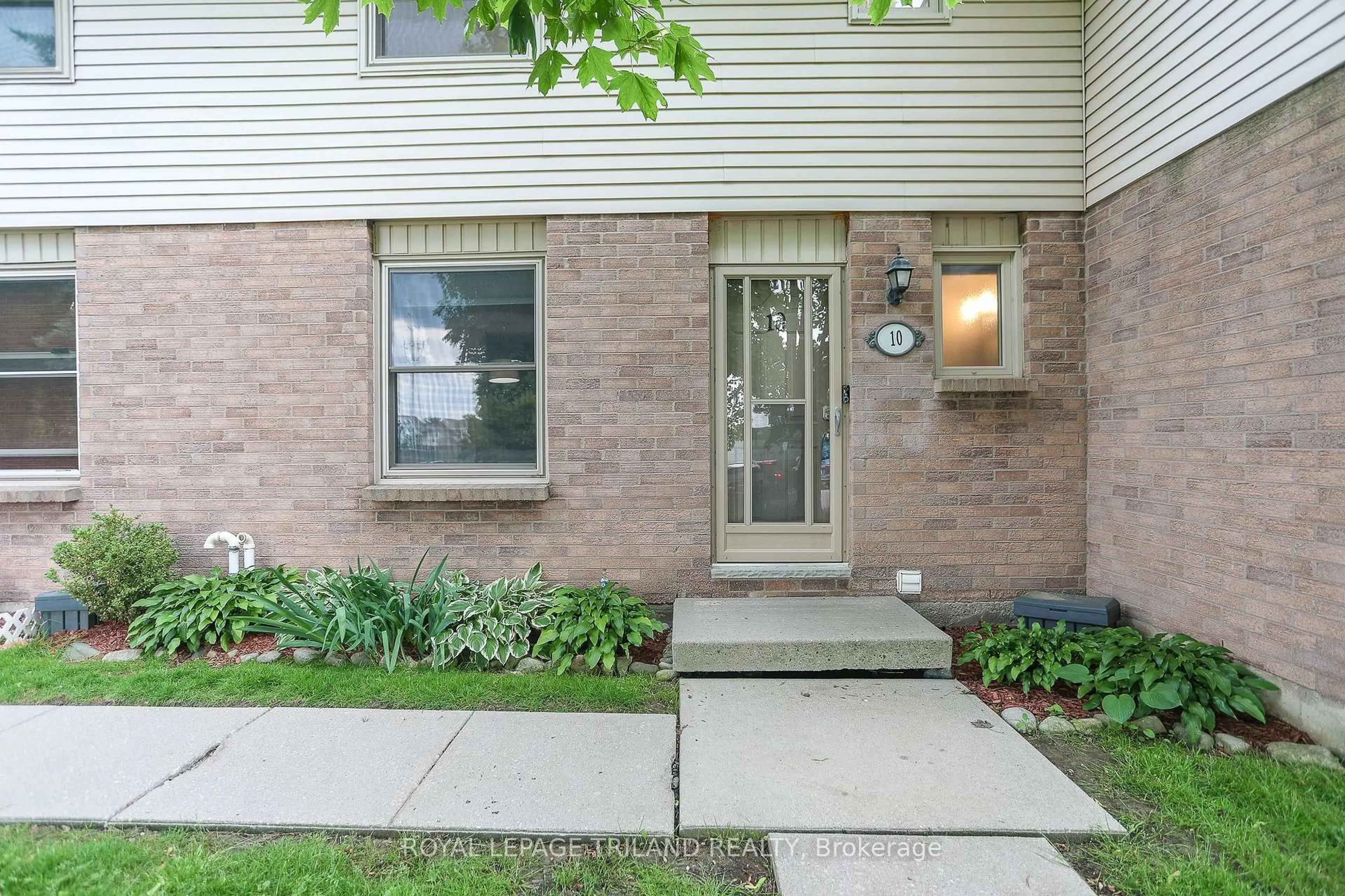 Unknown for 1855 Aldersbrook Rd #10, London North Ontario N6G 4R7