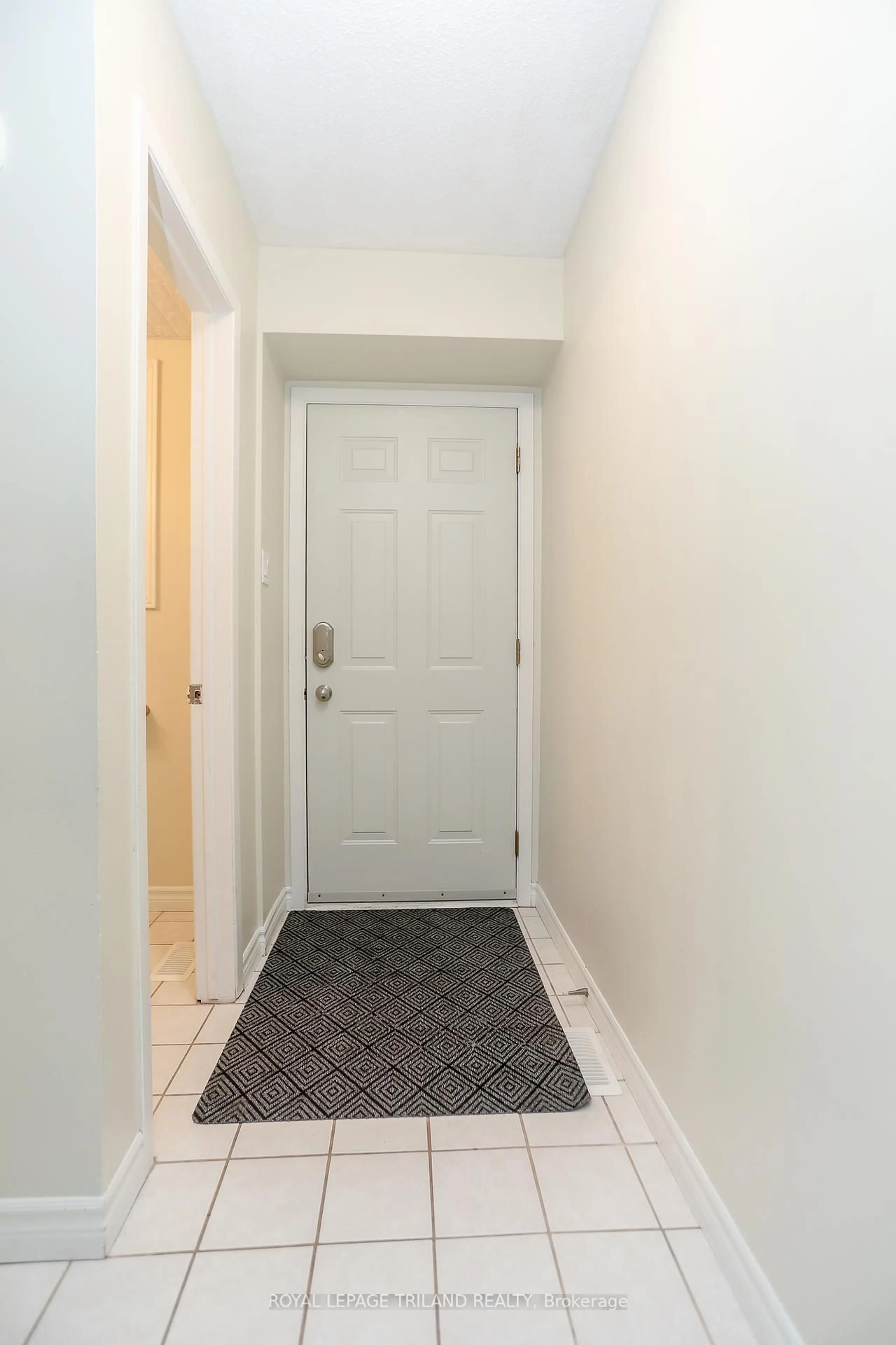 Indoor entryway for 1855 Aldersbrook Rd #10, London North Ontario N6G 4R7