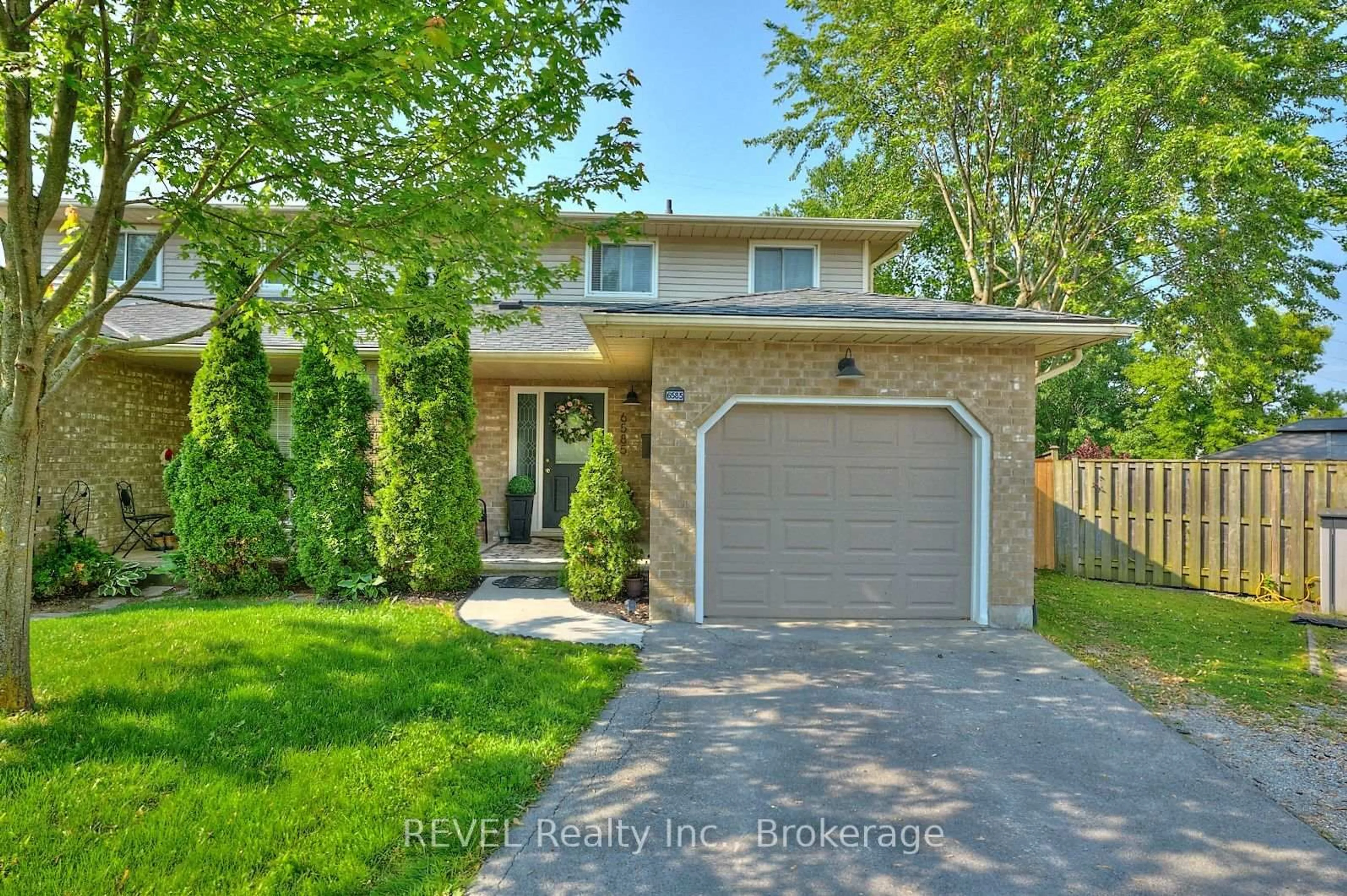 Home with vinyl exterior material, street for 6585 Kuhn Cres, Niagara Falls Ontario L2H 2H1