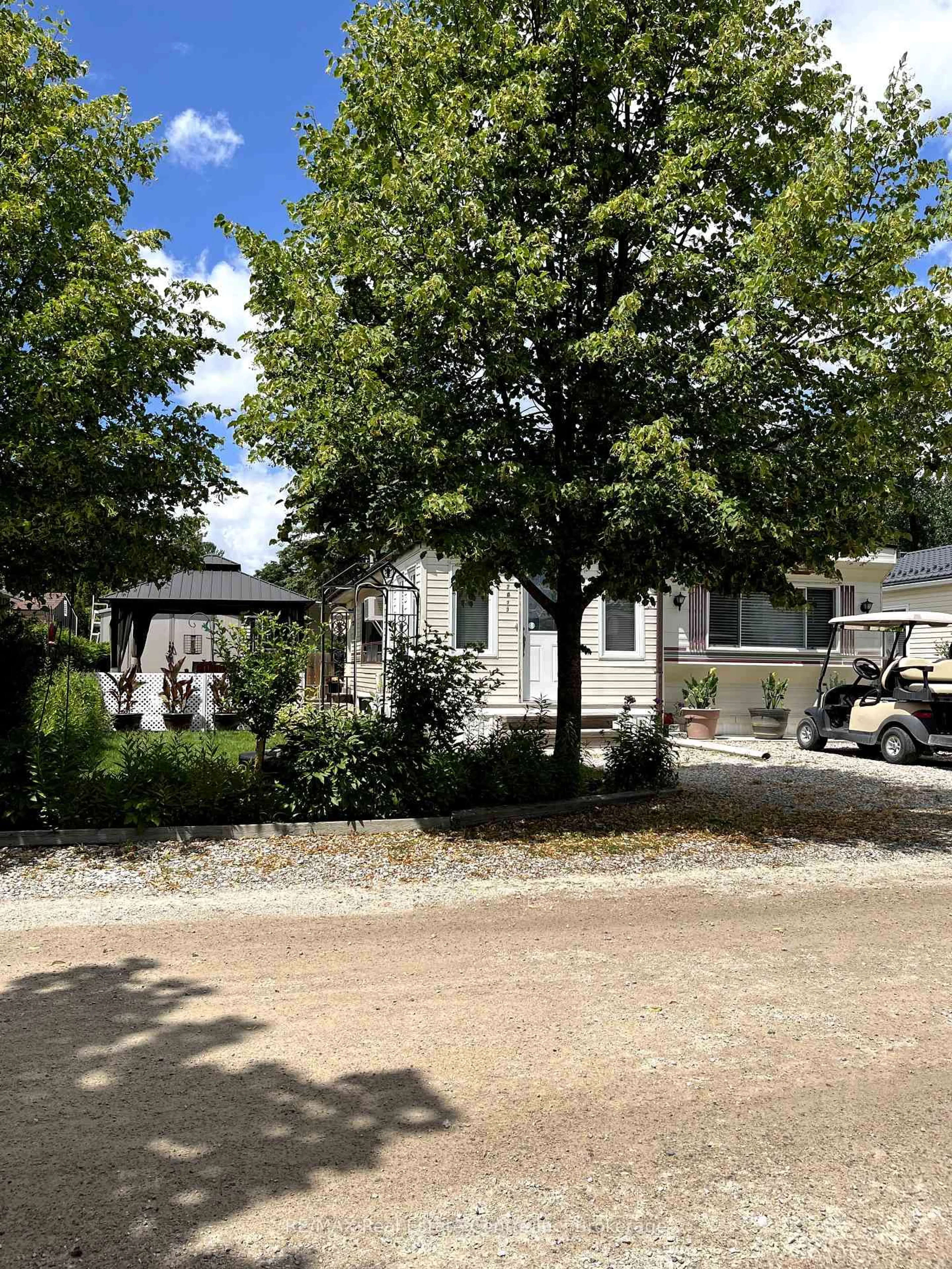 A pic from outside/outdoor area/front of a property/back of a property/a pic from drone, street for 2073 Friendly Blvd, Centre Wellington Ontario N1M 2W5