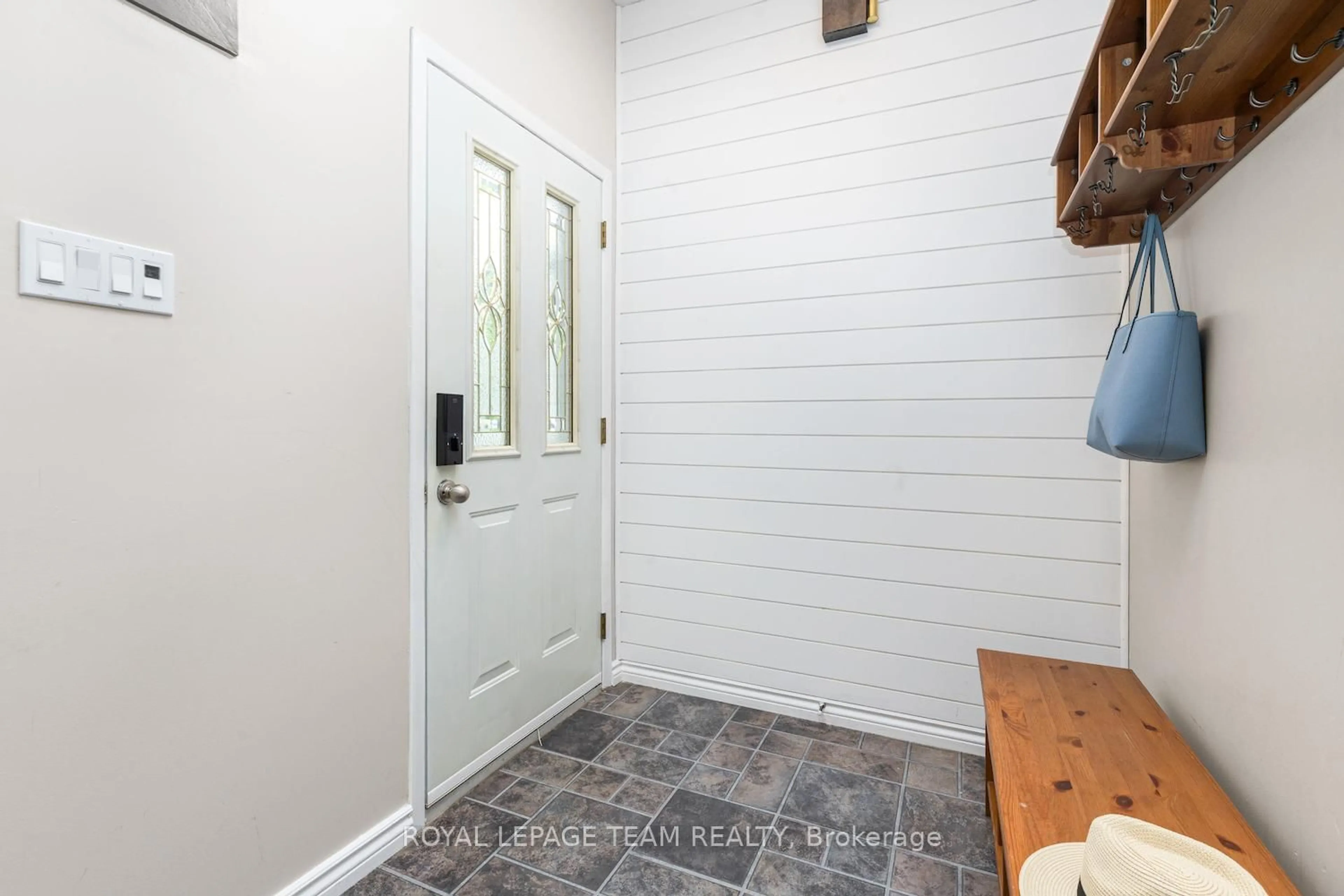 Indoor entryway for 51 Westcliffe Rd, Nepean Ontario K2H 8A3
