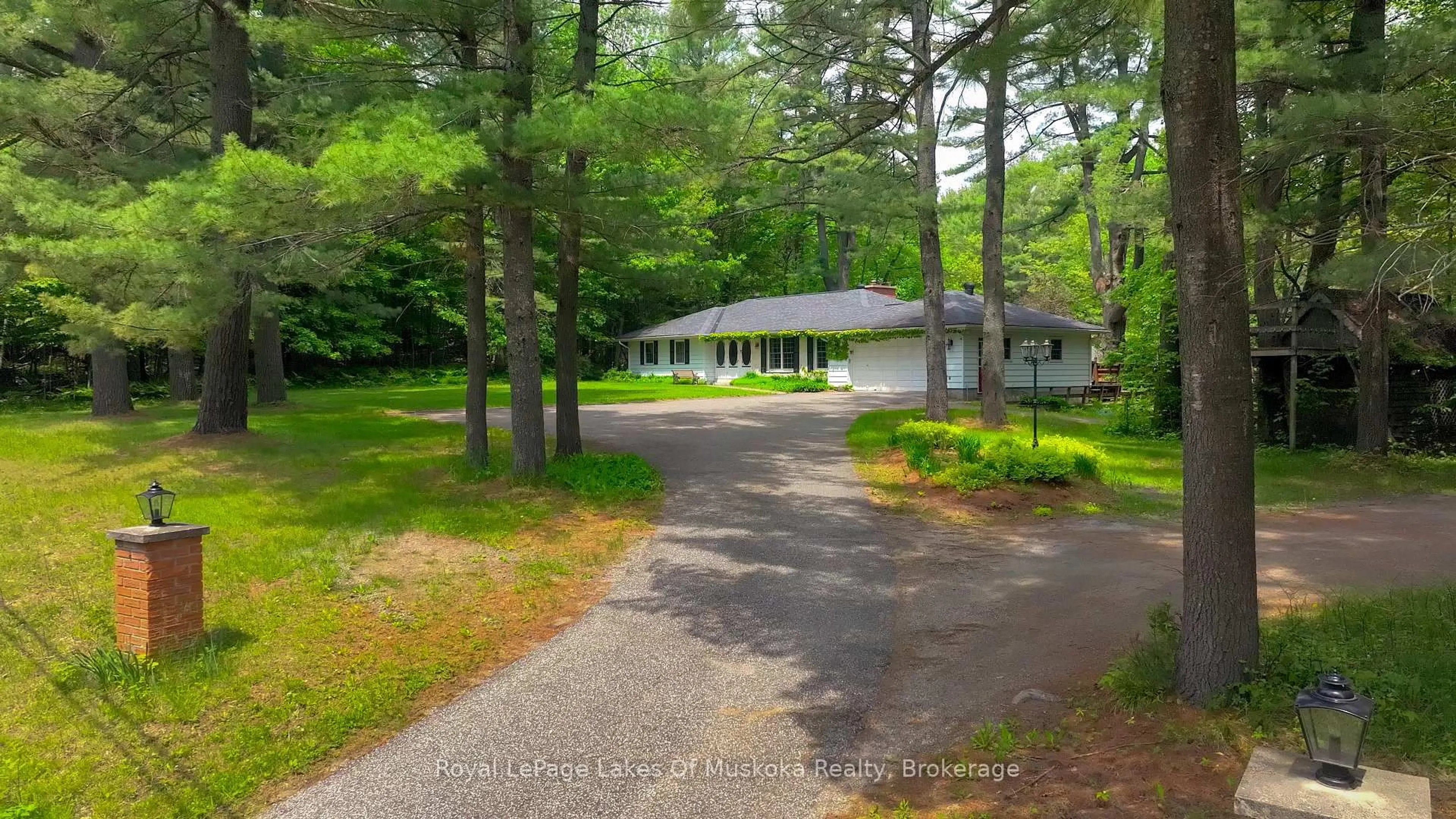 A pic from outside/outdoor area/front of a property/back of a property/a pic from drone, street for 1216 Ravenscliffe Rd, Huntsville Ontario P1H 0J3