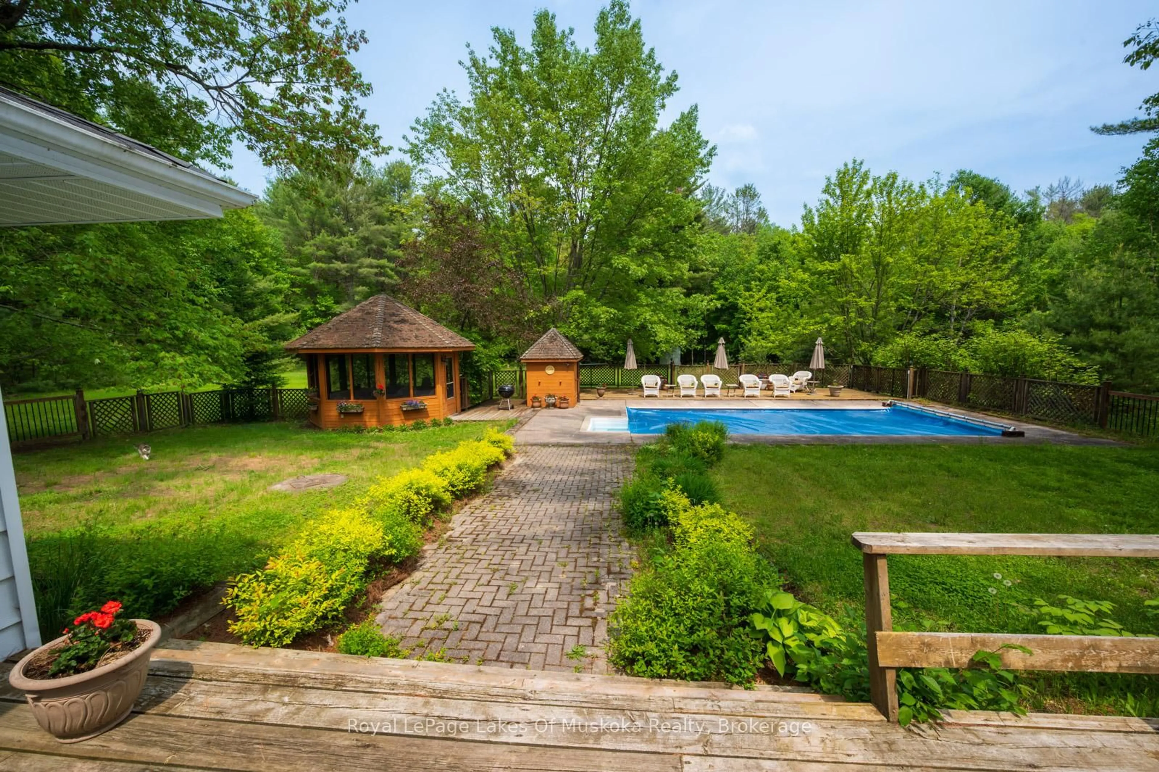 Pool for 1216 Ravenscliffe Rd, Huntsville Ontario P1H 0J3